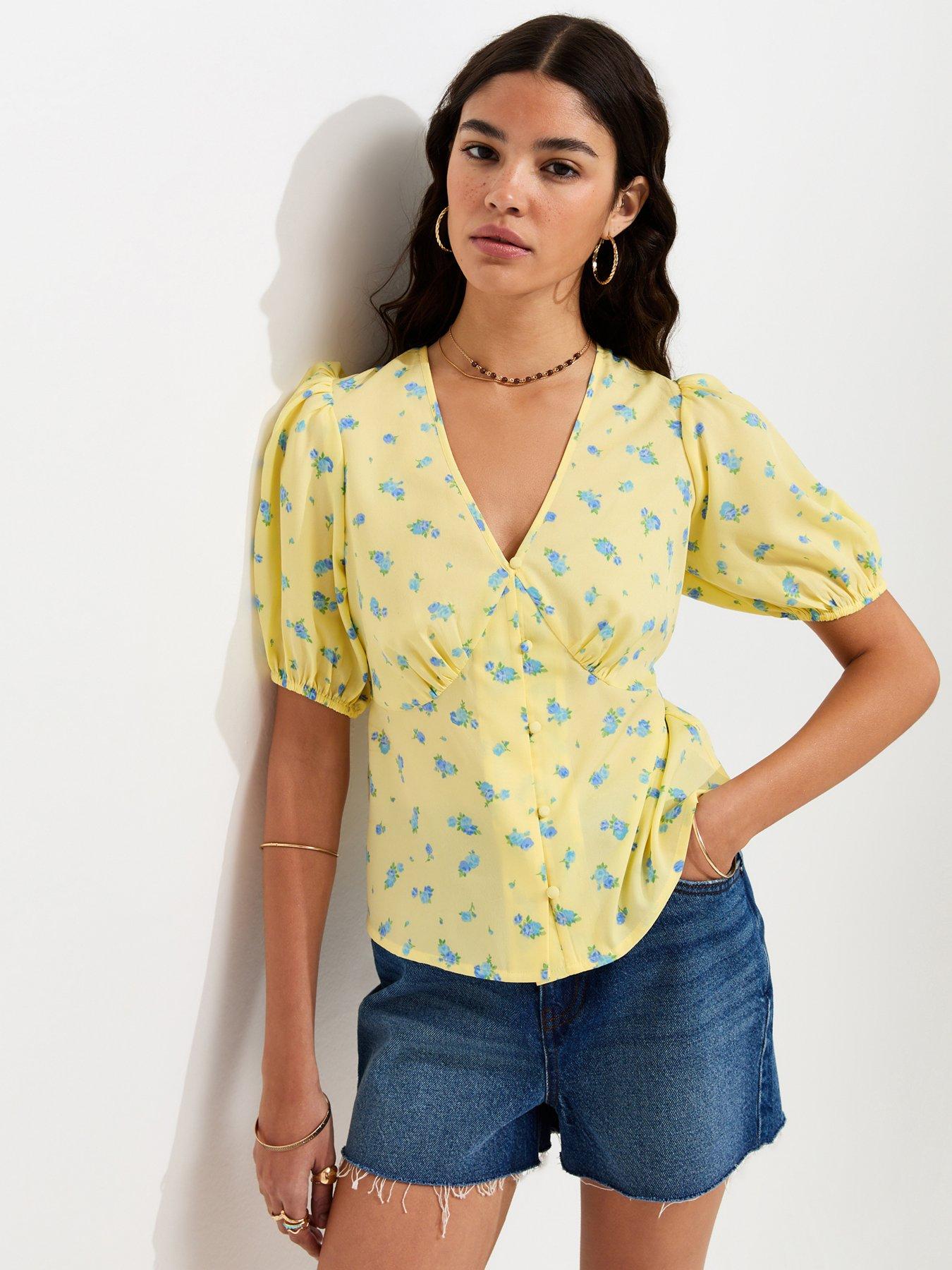 New Look Crepe Ditsy Print V-neck Tea Top - Yellow