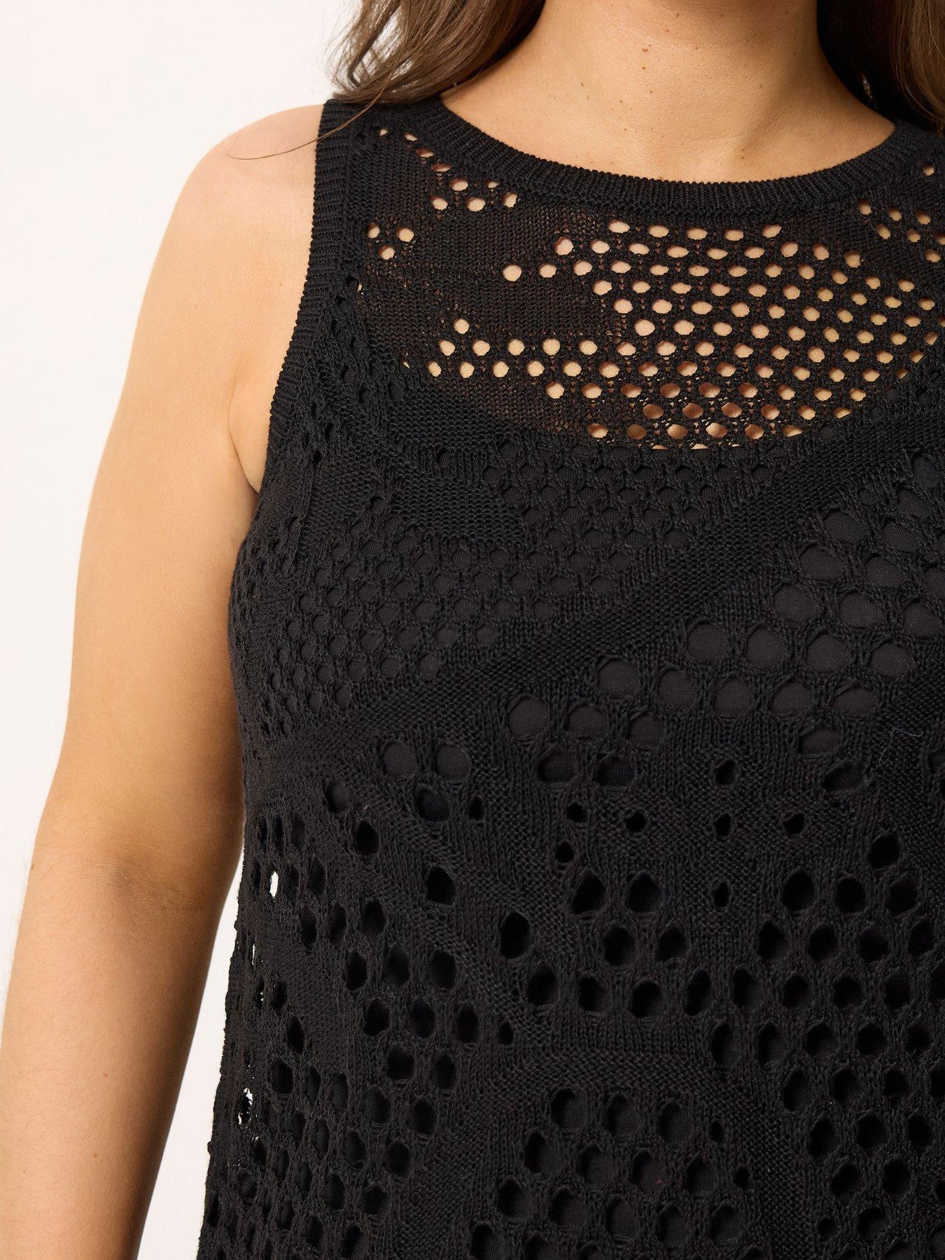 Image 4 of 5 of Yours Curve Knitted Vest - Black