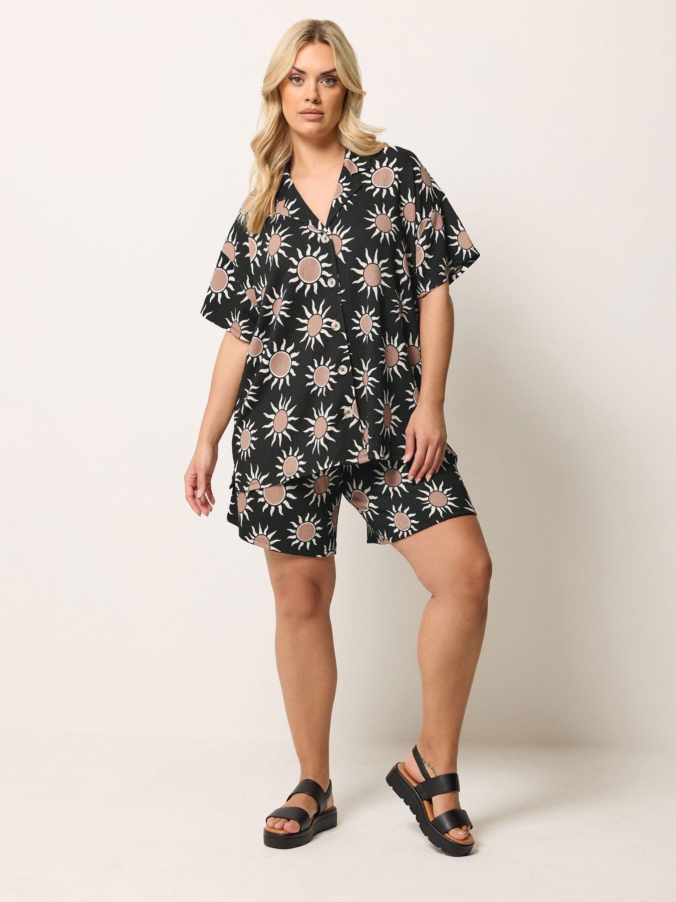 Image 3 of 5 of Yours Curve Textured Resort Shirt