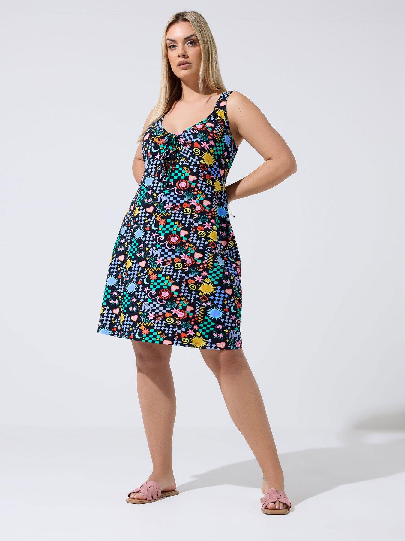 Image 3 of 5 of Yours Curve Printed Mini Dress - Black