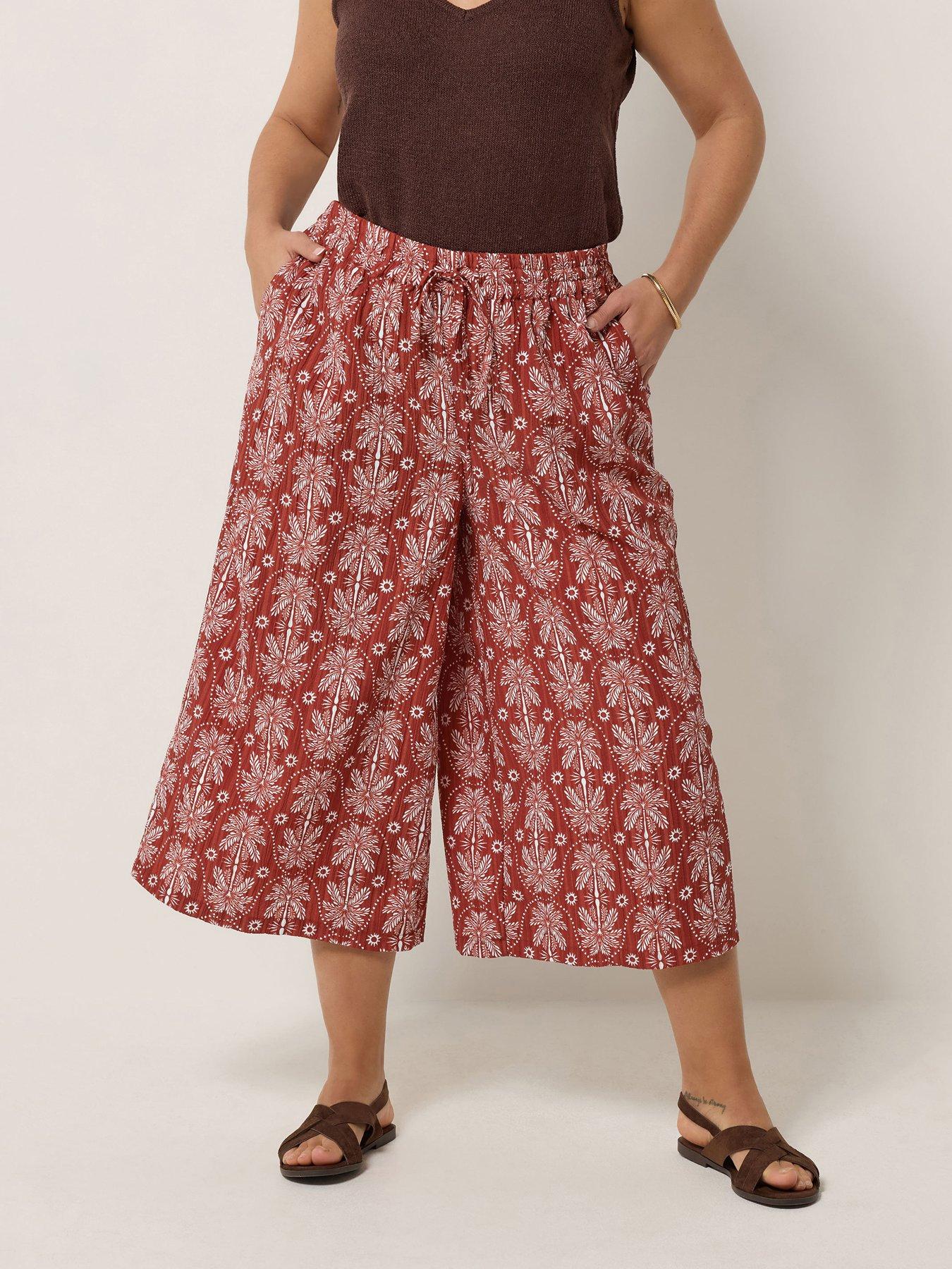 yours-curve-textured-woven-short