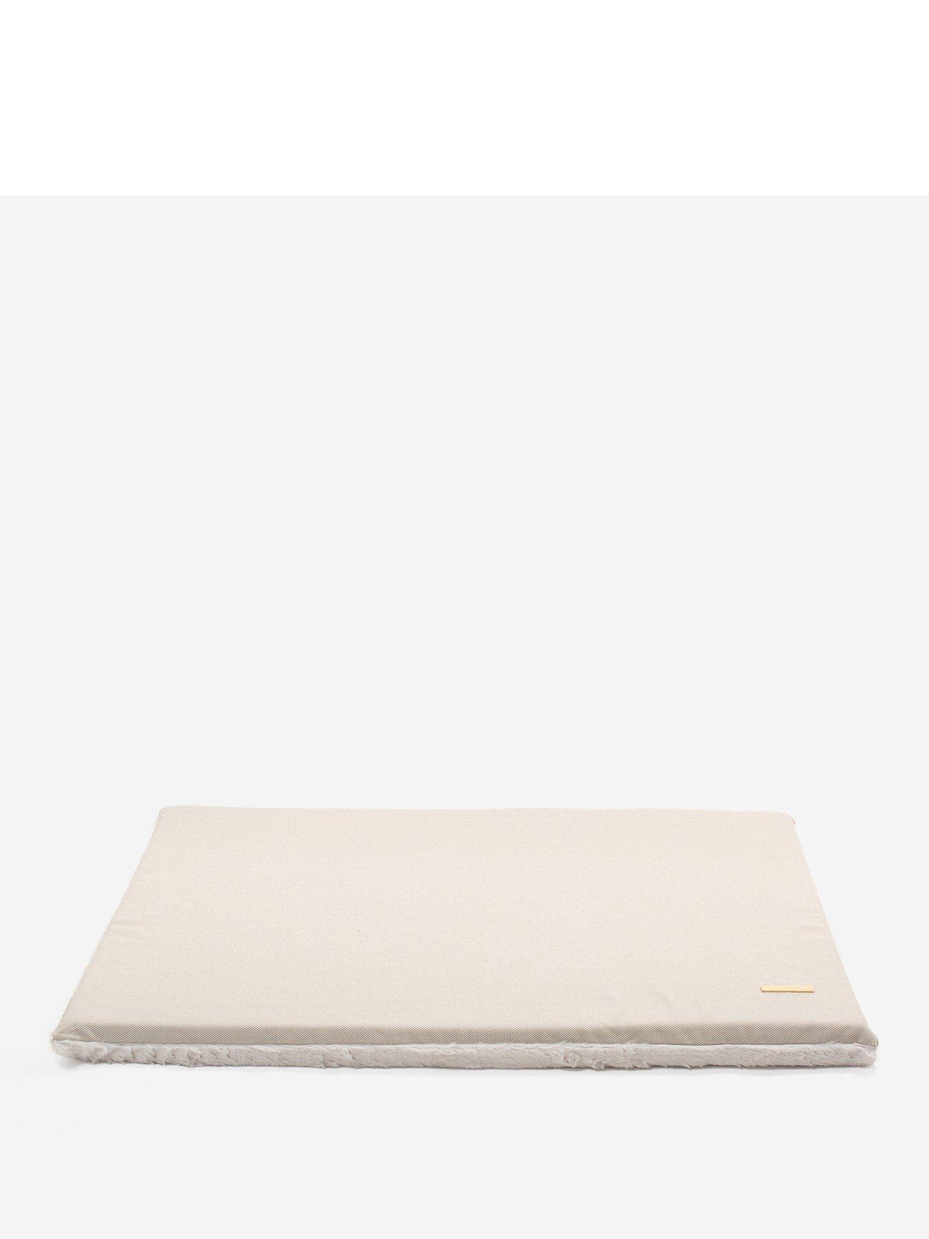 Image 2 of 6 of Lords and Labradors Lords &amp; Labradors Essentials Twill Crate Mat Linen L