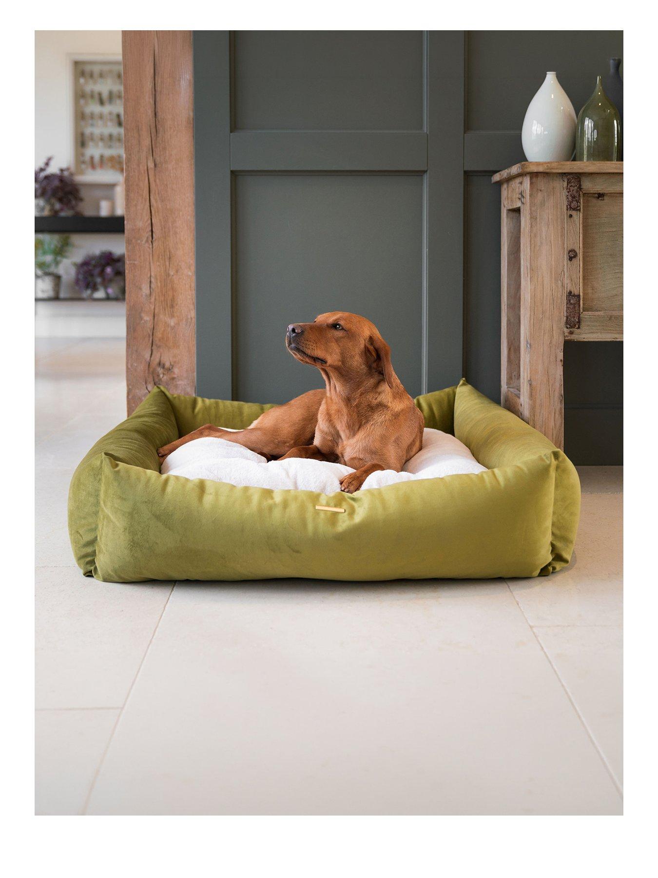 Lords and Labradors L & L Box Bed w/inner Velvet Olive M