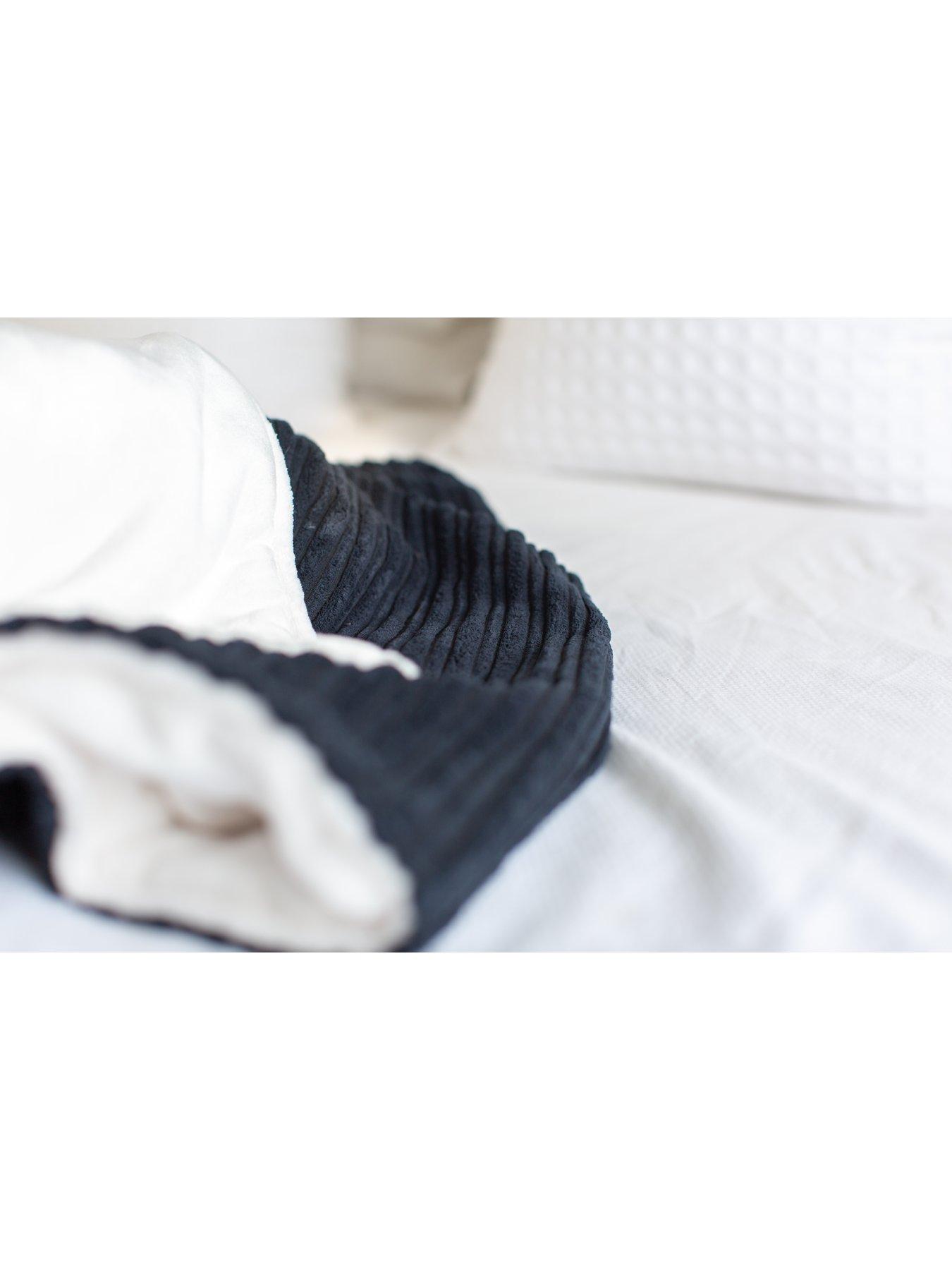 Image 2 of 2 of Lords and Labradors L&amp;L Essentials Blanket Navy L