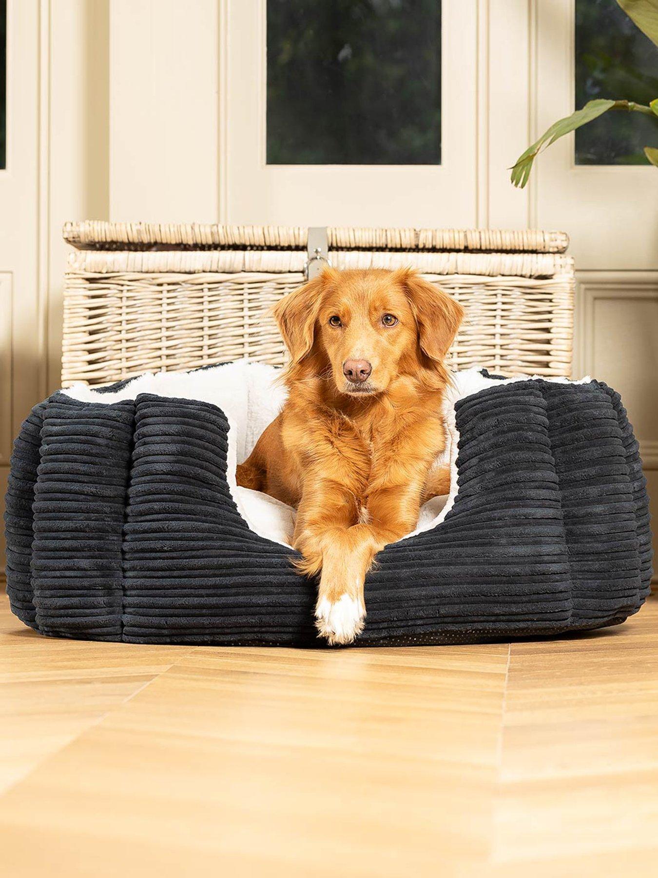 Lords and Labradors L & L High Walled Bed w/inner Navy L