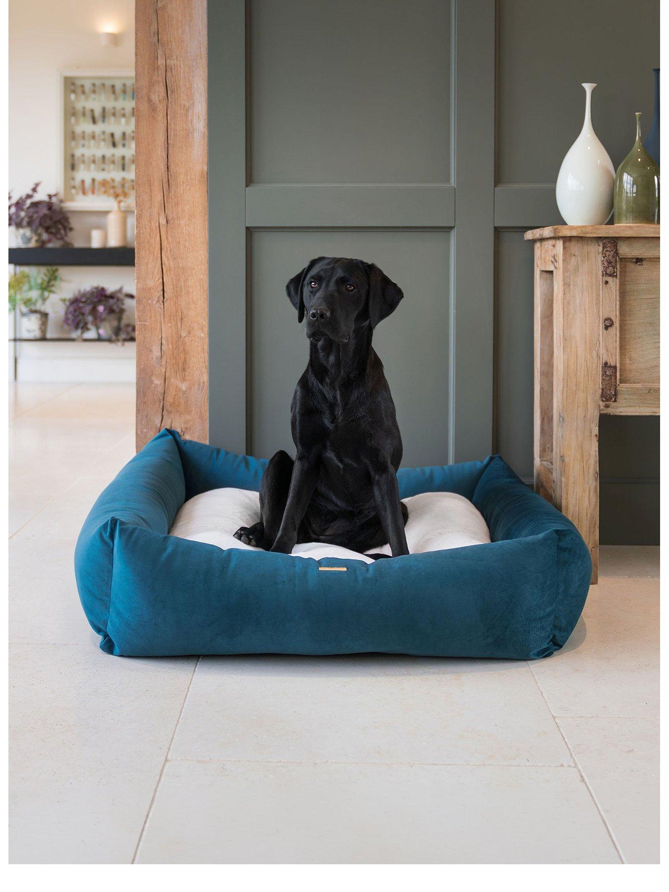 Lords and Labradors L & L Box Bed w/inner Velvet Marine M