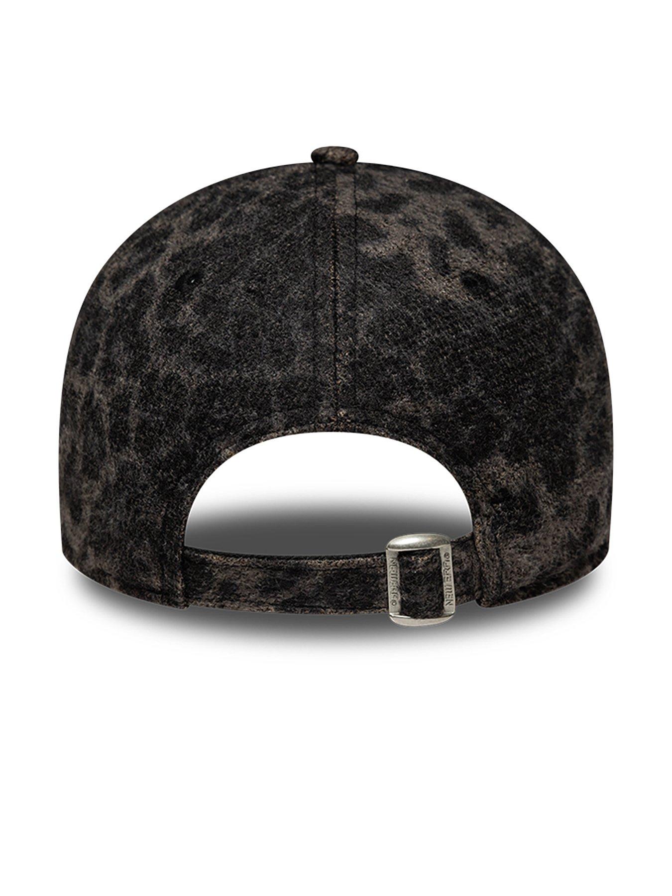 Image 4 of 5 of New Era Womens MLB Cosy 9Forty Leopard Print LA Dodgers Cap - Black