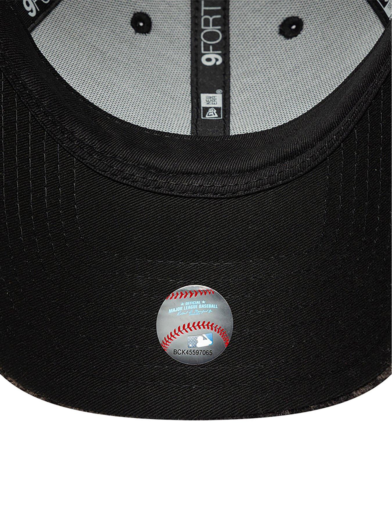 Image 5 of 5 of New Era Womens MLB Cosy 9Forty Leopard Print LA Dodgers Cap - Black