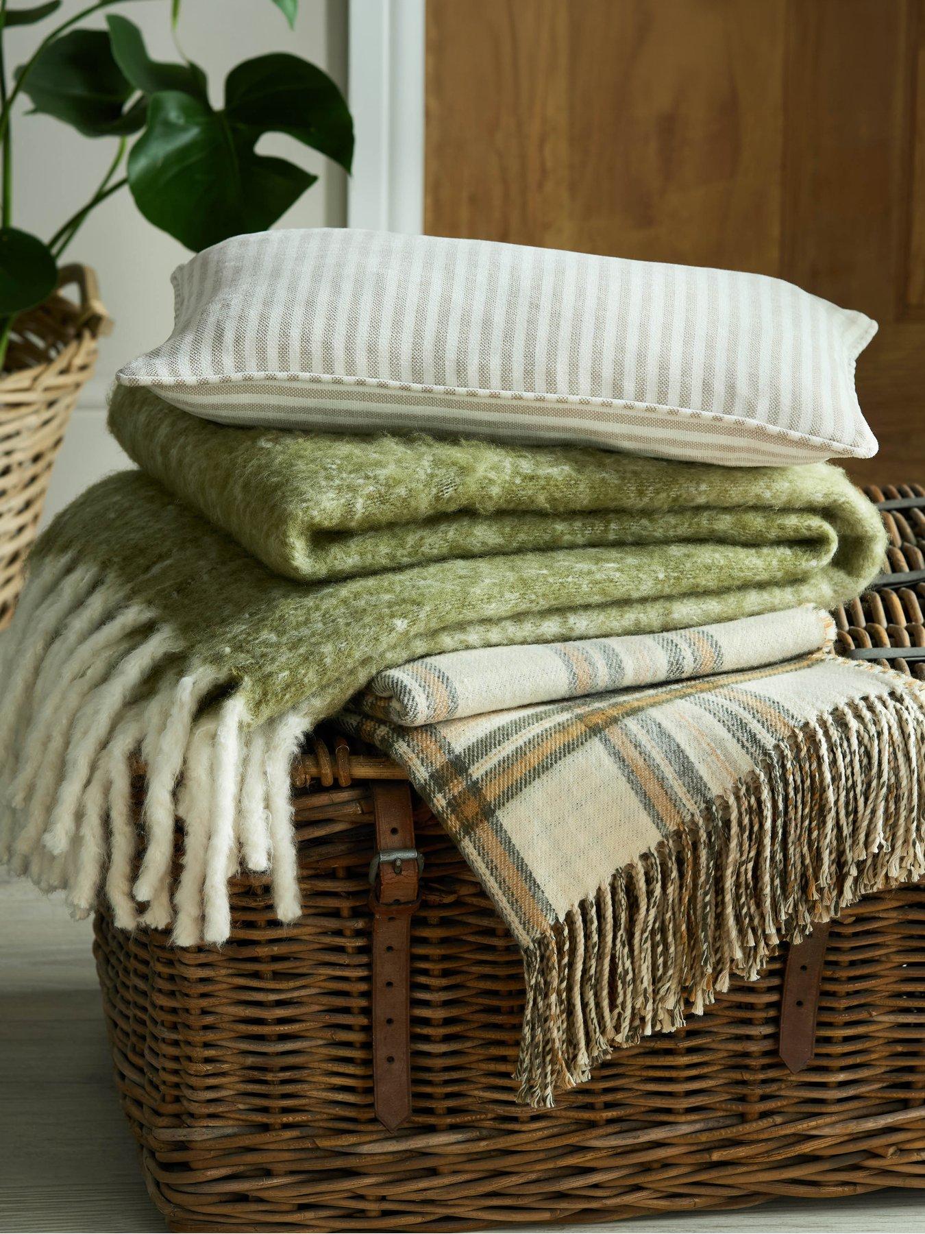 Image 5 of 5 of Laura Ashley Bronwen 130X170cm Throw