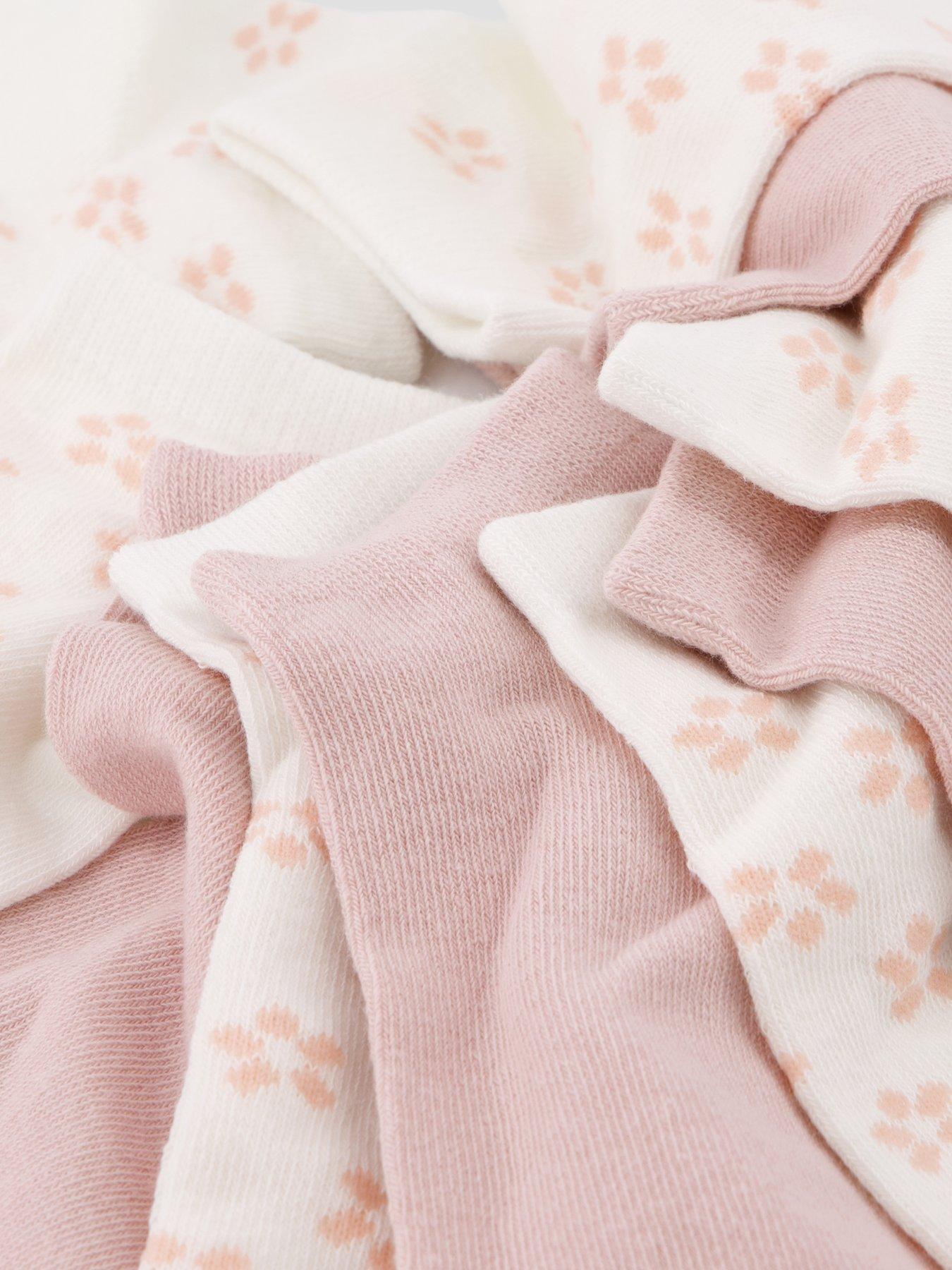 Image 2 of 3 of The Very Collection 5 Pack Ditsy Floral Trainer Liner Socks