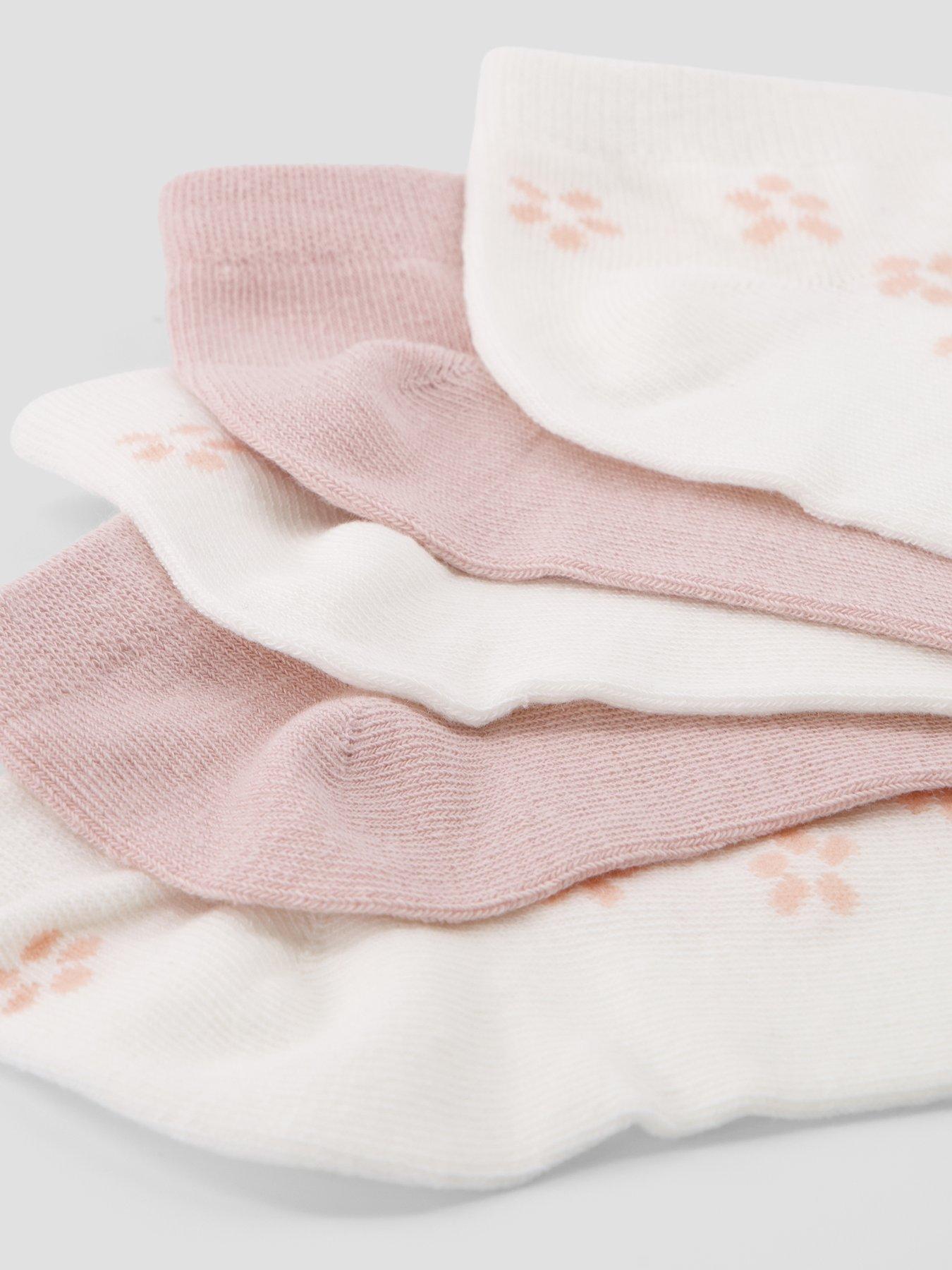 Image 3 of 3 of The Very Collection 5 Pack Ditsy Floral Trainer Liner Socks