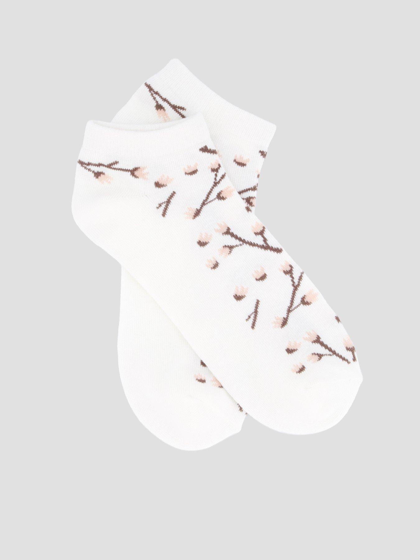 Image 2 of 3 of The Very Collection 5 Pack Floral And Stripe Trainer Liner Socks - White Multi