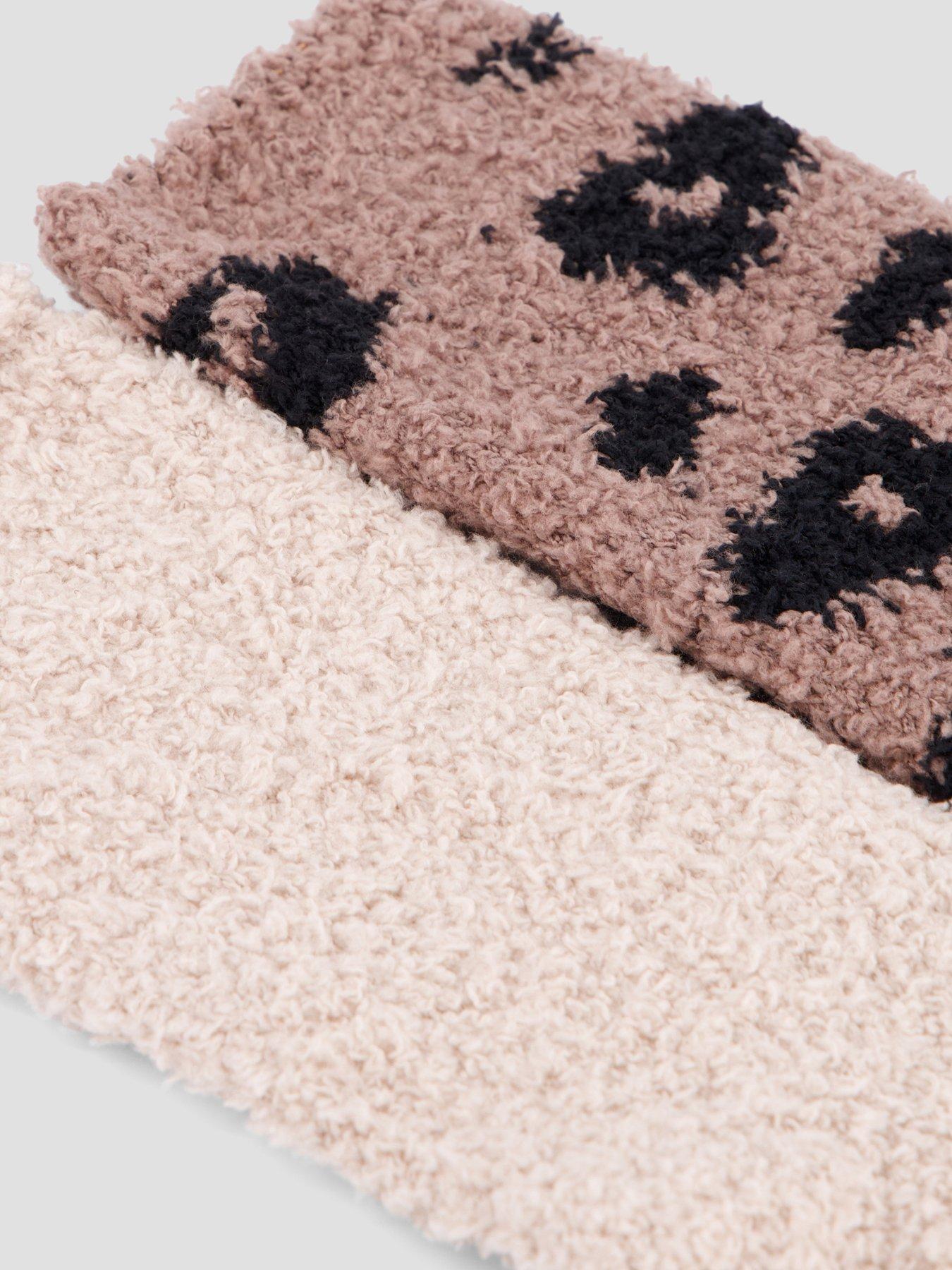 Image 5 of 6 of The Very Collection Womens 2 Pack Leopard Cosy Socks - Beige