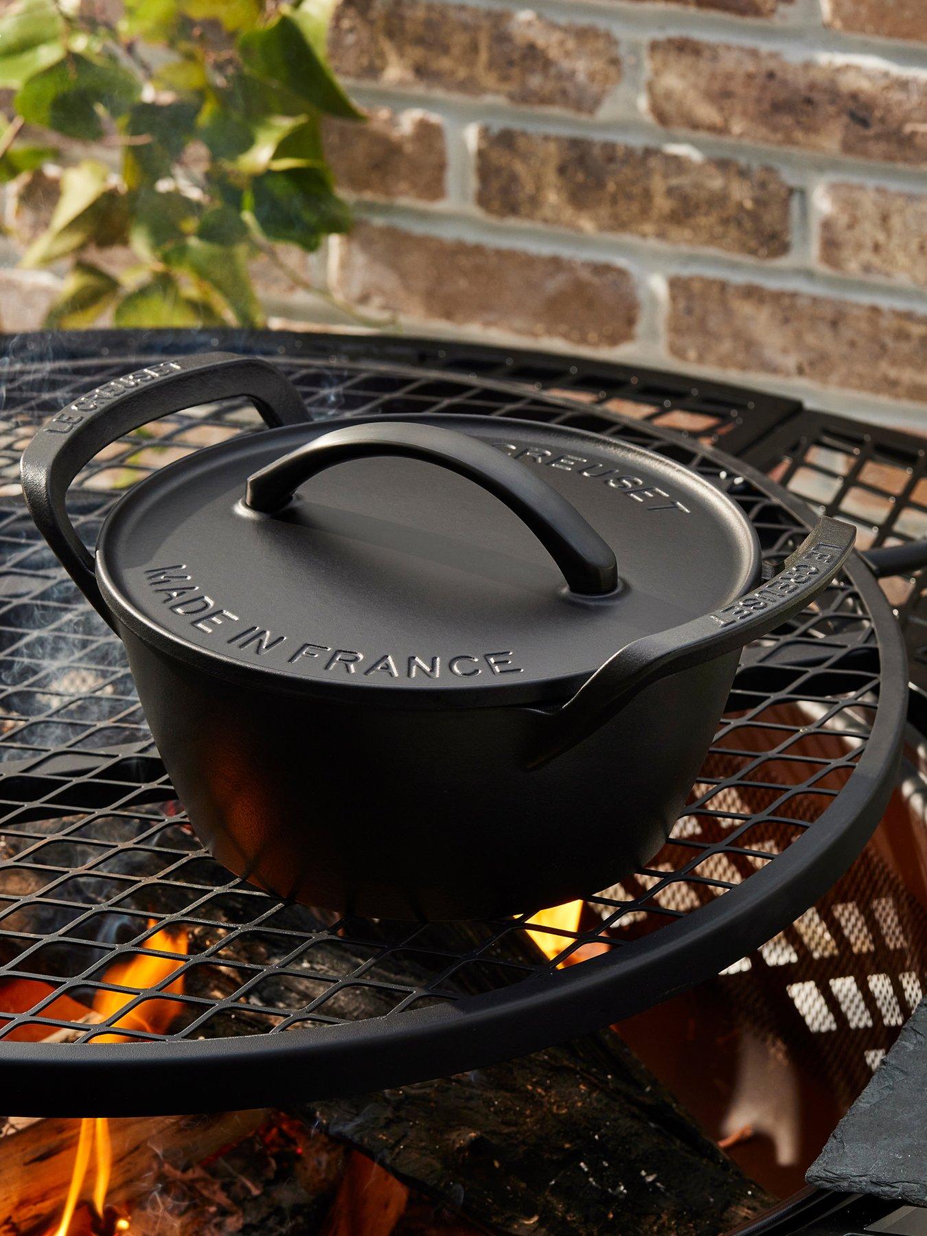 Le Creuset Cast Iron Bbq Round Casserole 25cm Satin Black