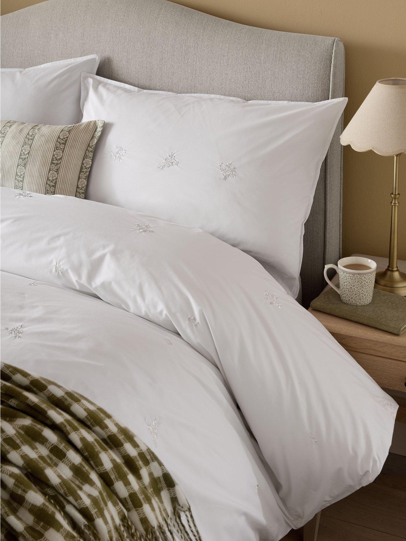 Laura Ashley Keeleigh Posy 100% Cotton Quilt Set White