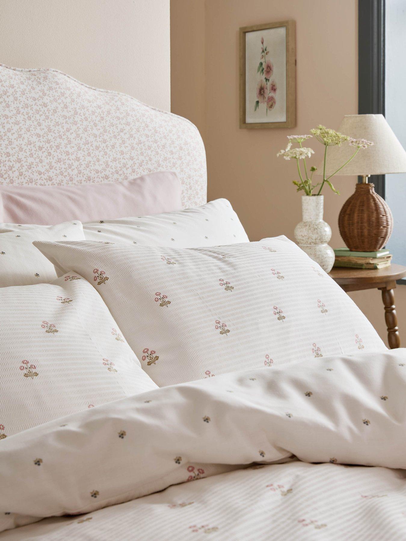 Image 5 of 6 of Laura Ashley Harthill Daisy Quilt Set Pink