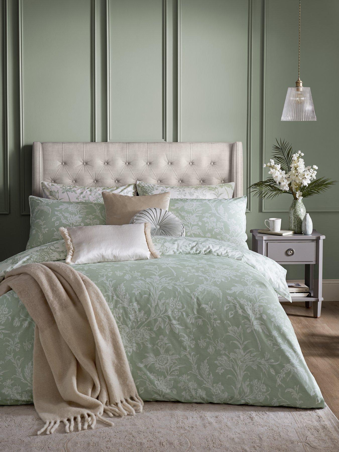 Laura Ashley Lloyd Quilt Set Sage