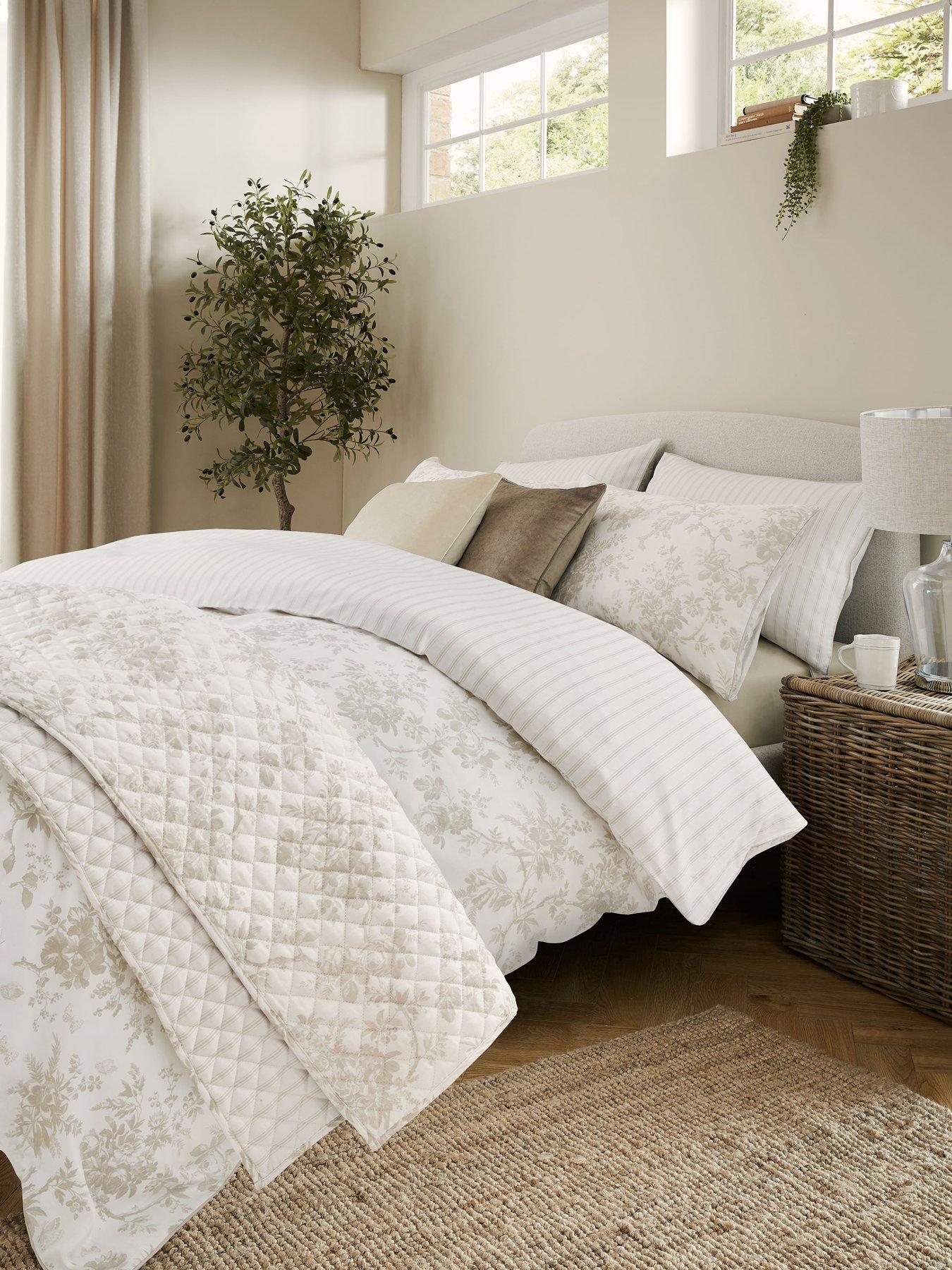 Laura Ashley Walled Garden Quilt Set Dove Grey