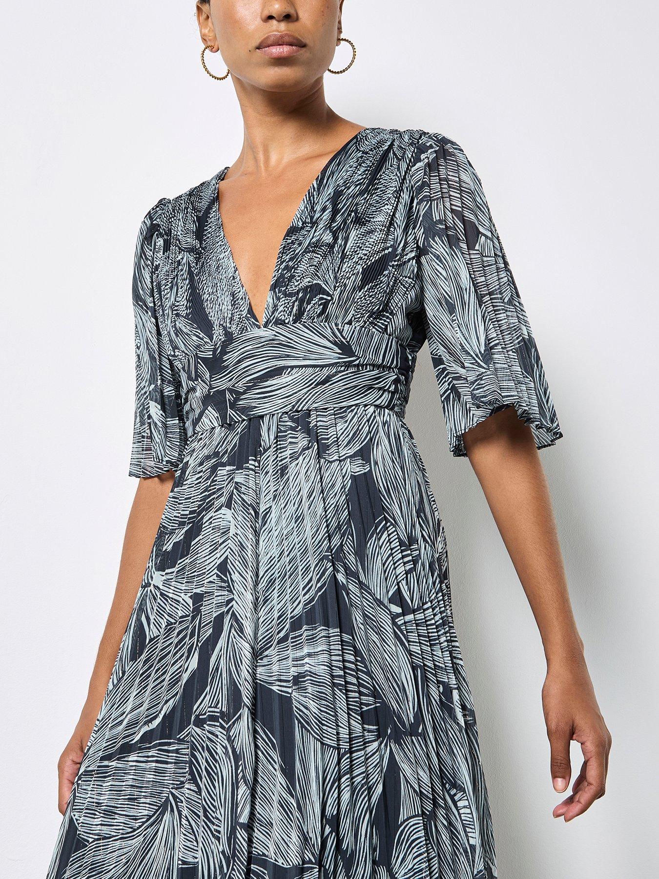 Apricot Floral Chiffon Pleat Maxi Drss