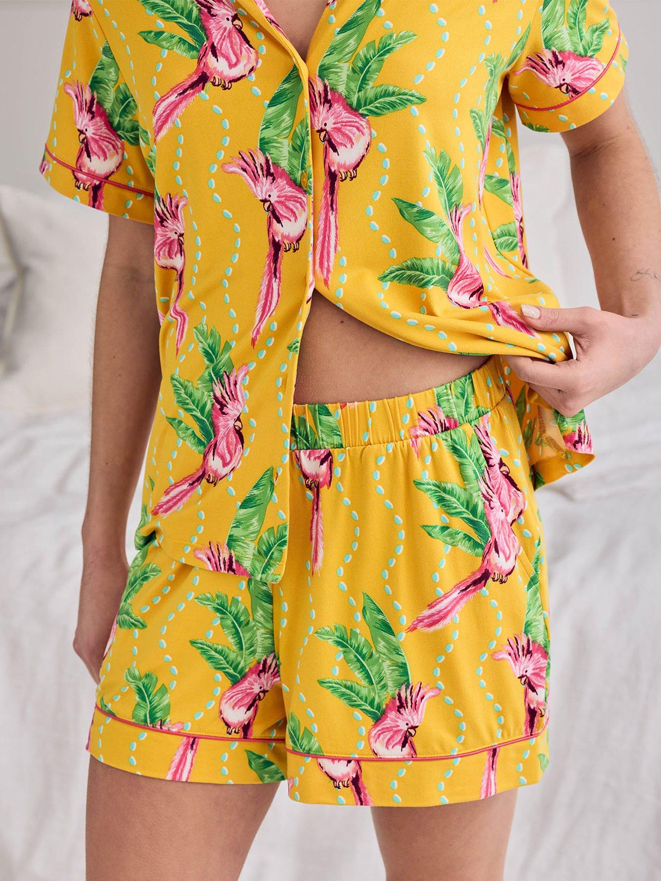 Image 4 of 6 of CHELSEA PEERS Parrot Wavy Stripe Print Short Pyjama Set - Orange