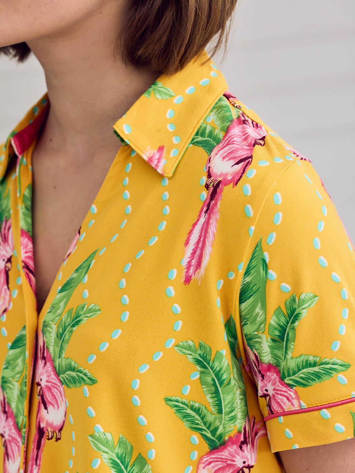 Image 6 of 6 of CHELSEA PEERS Parrot Wavy Stripe Print Short Pyjama Set - Orange