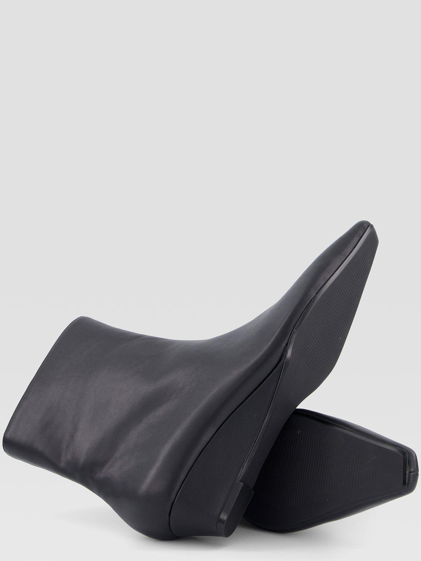 Image 4 of 7 of The Very Collection Womens Pointed Toe Wedge Ankle Boot - Black