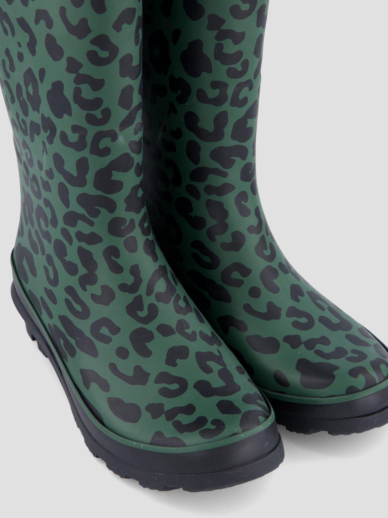 Image 5 of 7 of The Very Collection Leopard Print Wellington Boots - Green<br /><div>&nbsp;</div>