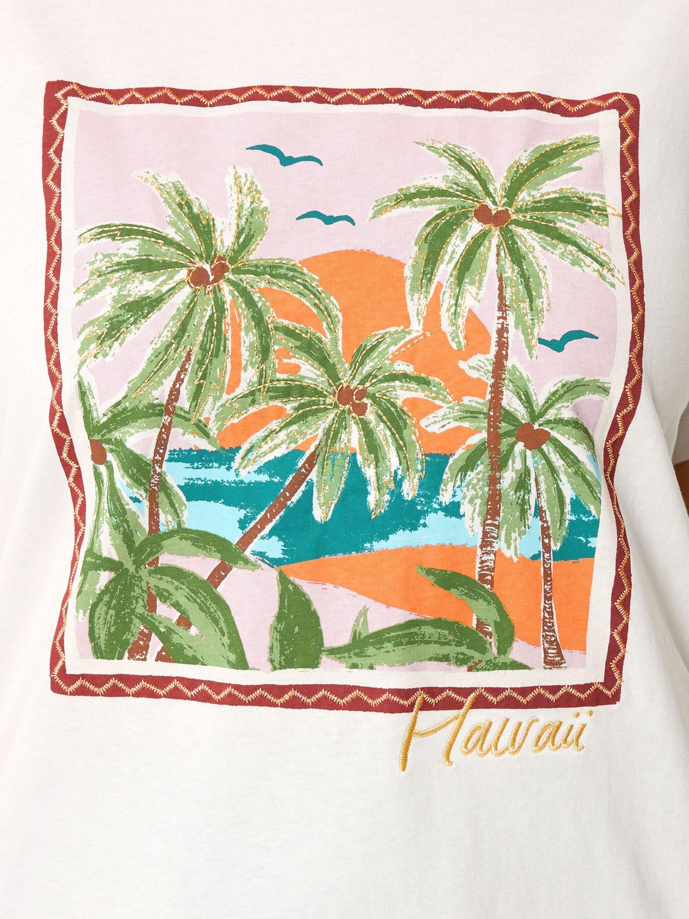 Image 4 of 5 of Yours Curve Embroidered Placement T-Shirt - Cream