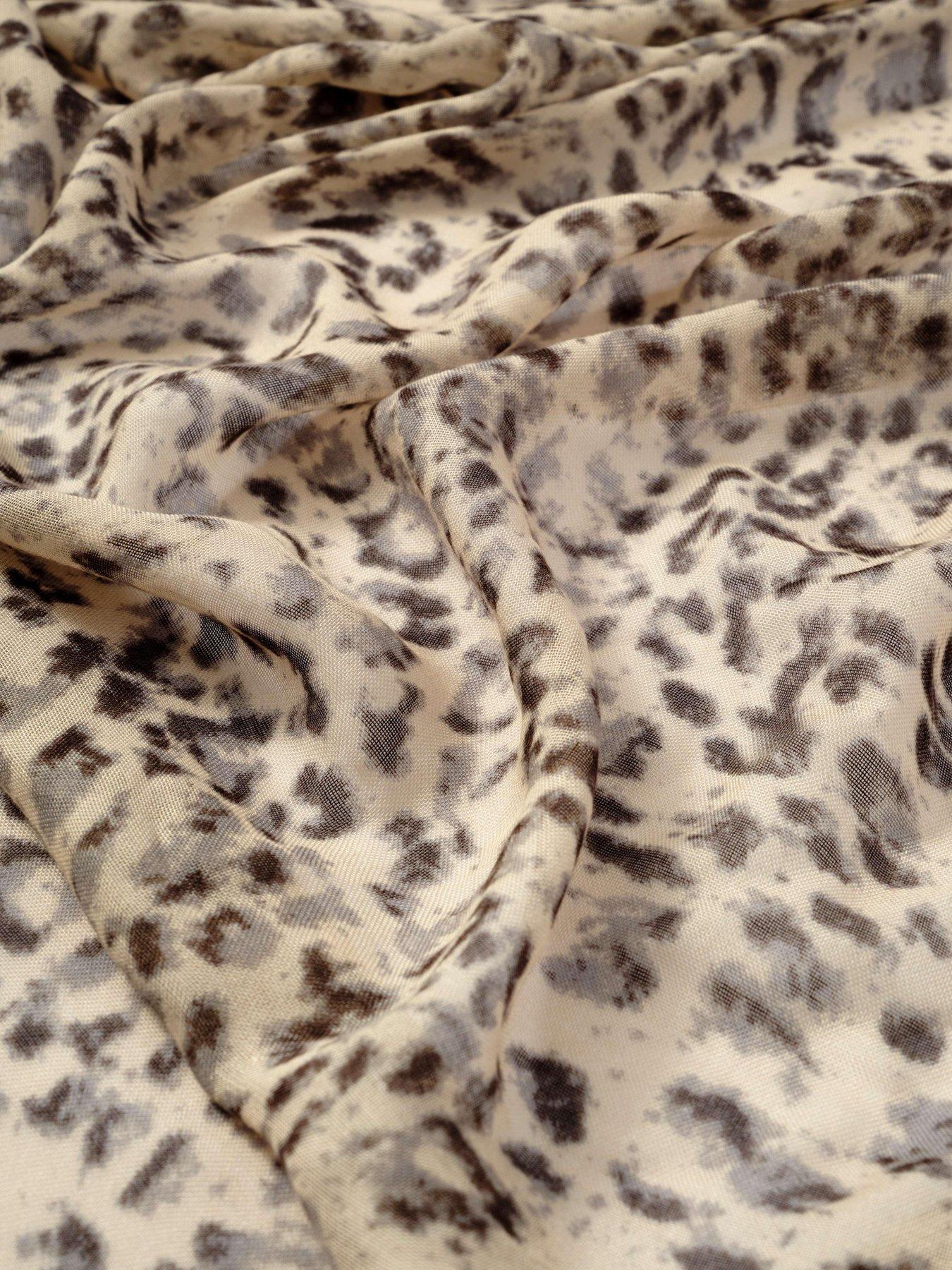 Image 4 of 4 of Mint Velvet Allison Print Lw Scarf