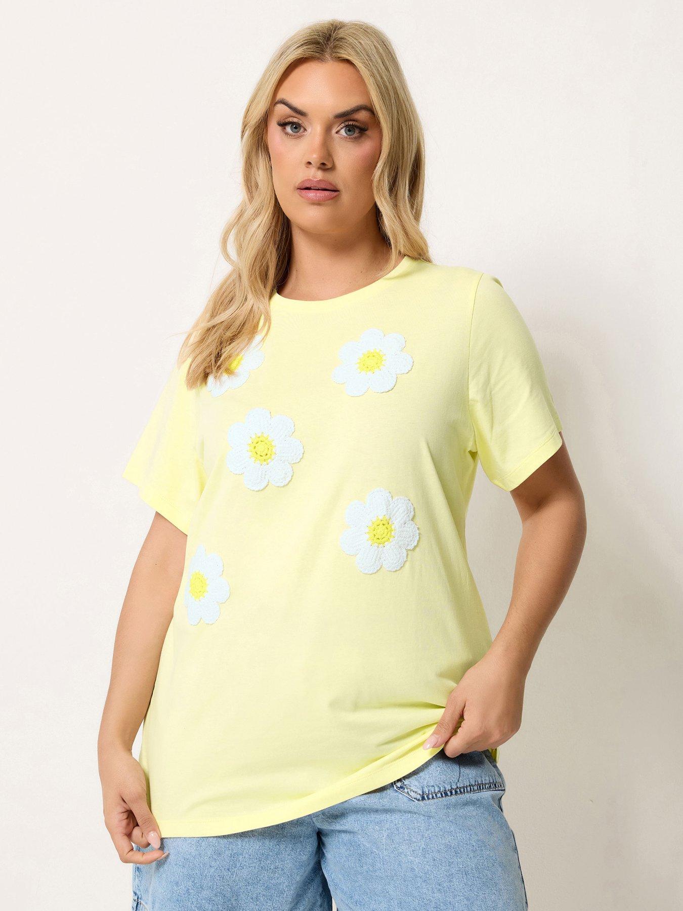 Image 1 of 5 of Yours Curve Applique Daisy Print T-Shirt - Yellow