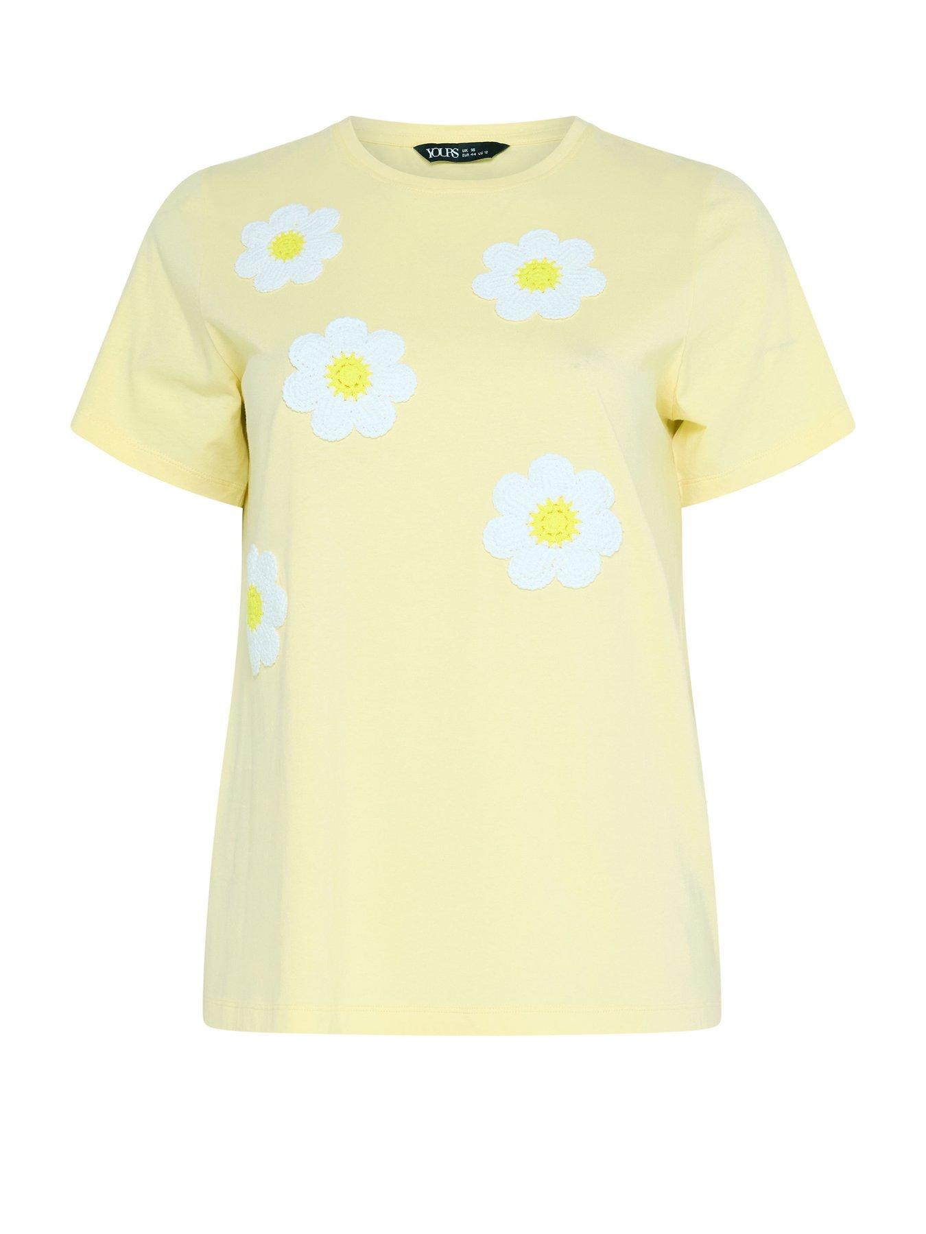Image 5 of 5 of Yours Curve Applique Daisy Print T-Shirt - Yellow