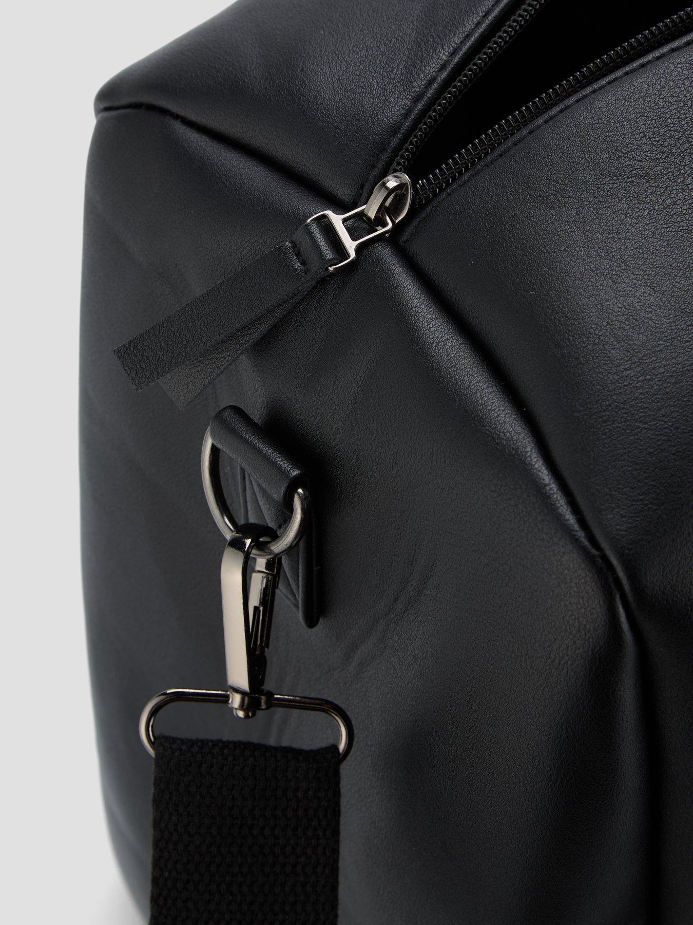 Image 4 of 4 of Jack & Jones Tatum Holdall Bag - Black