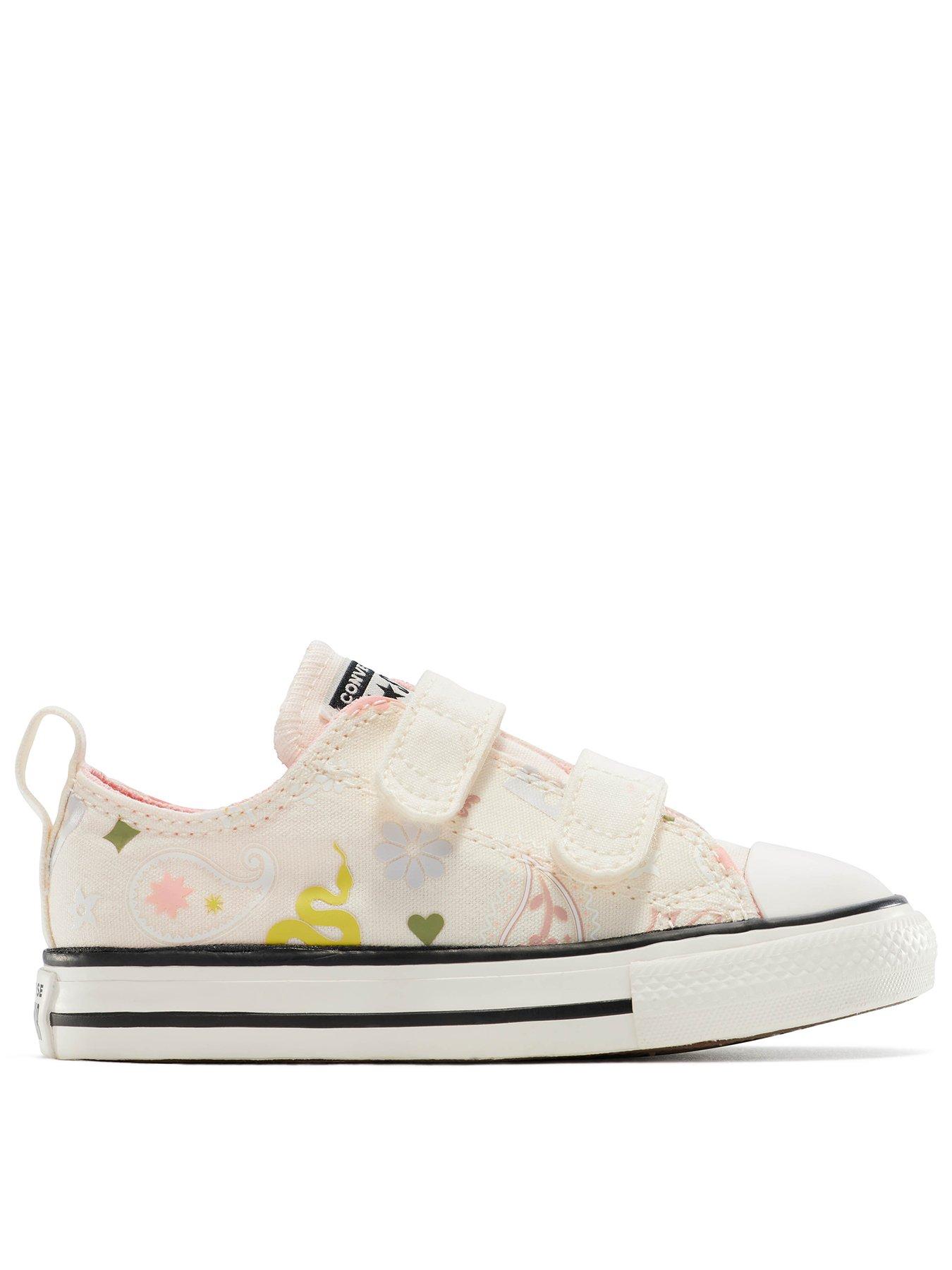 Image 1 of 2 of Converse Infant Chuck Taylor All Star 2V Trainers - Cream