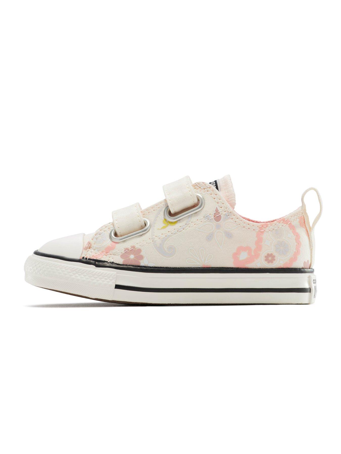 Image 2 of 2 of Converse Infant Chuck Taylor All Star 2V Trainers - Cream