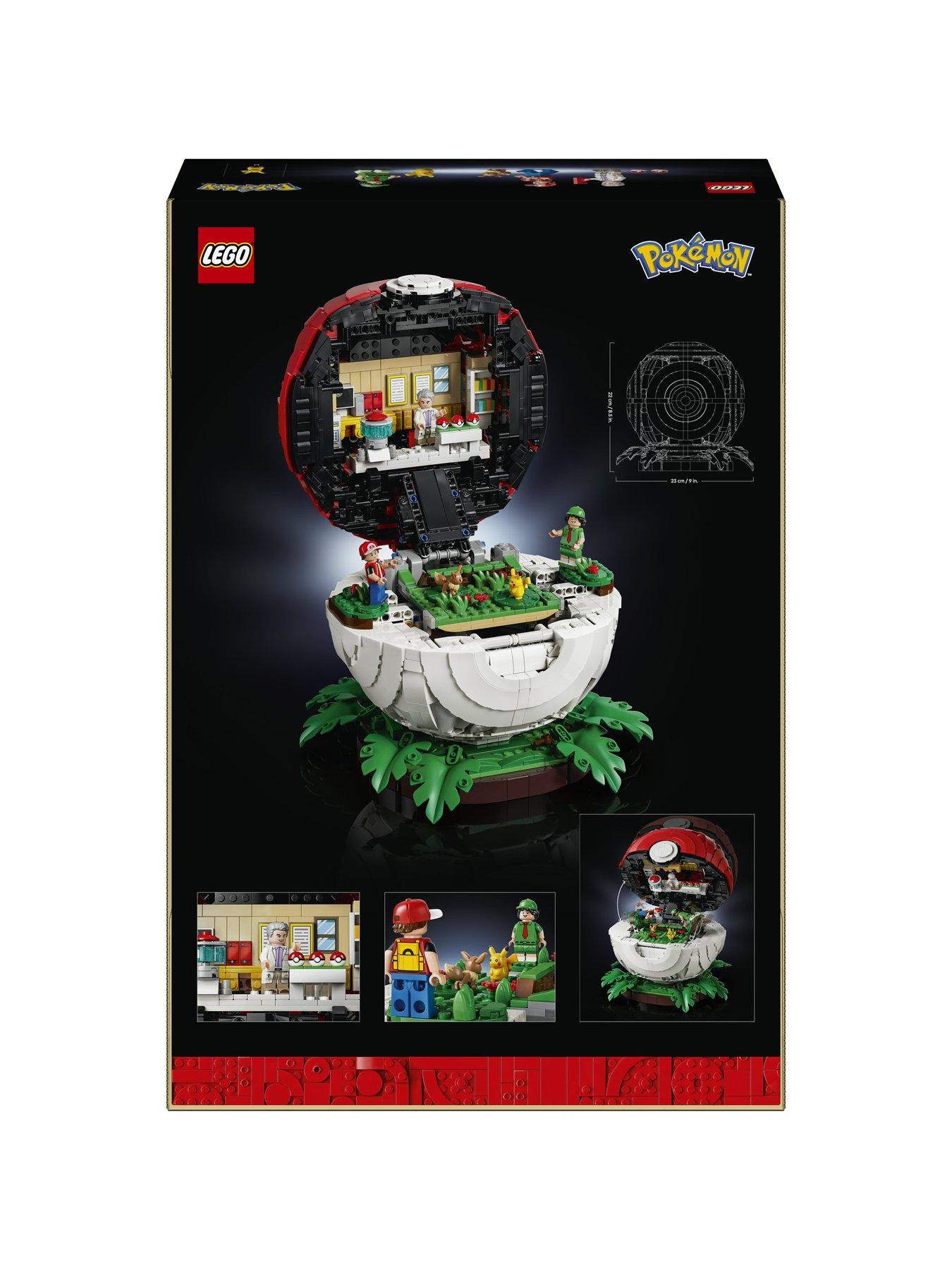 Image 7 of 8 of LEGO Iconic Trainer Moments Pok&eacute; Ball Decor 72154