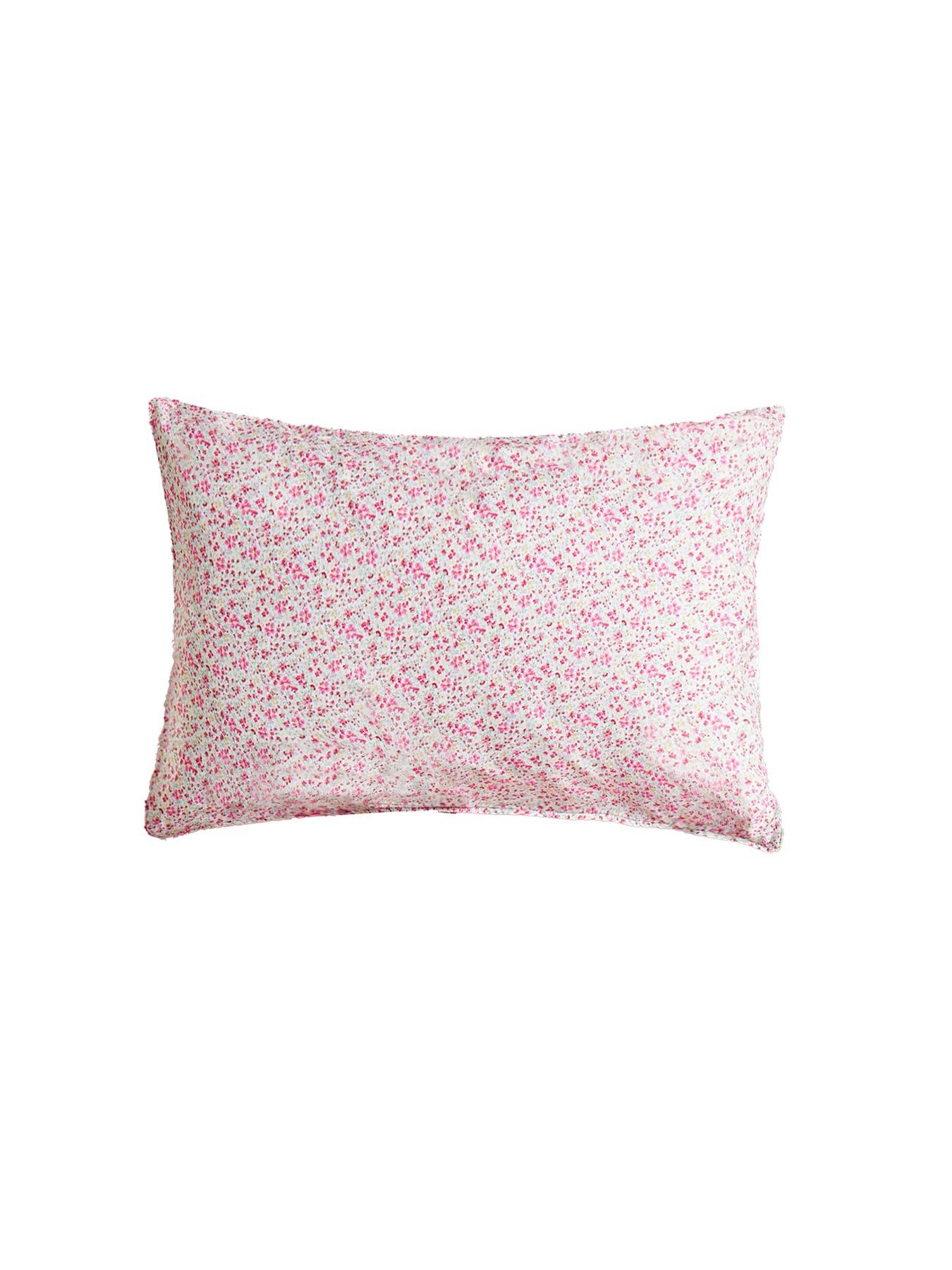 Image 3 of 5 of Shabby Chic Vintage Ditsy Quilt Set