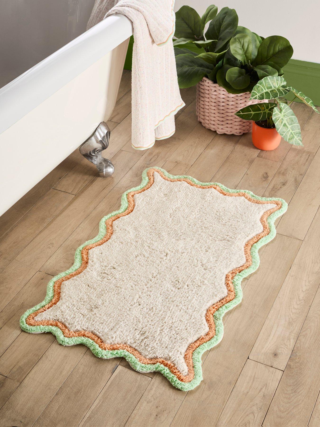 Fusion Scallop Bath Mat In Multi