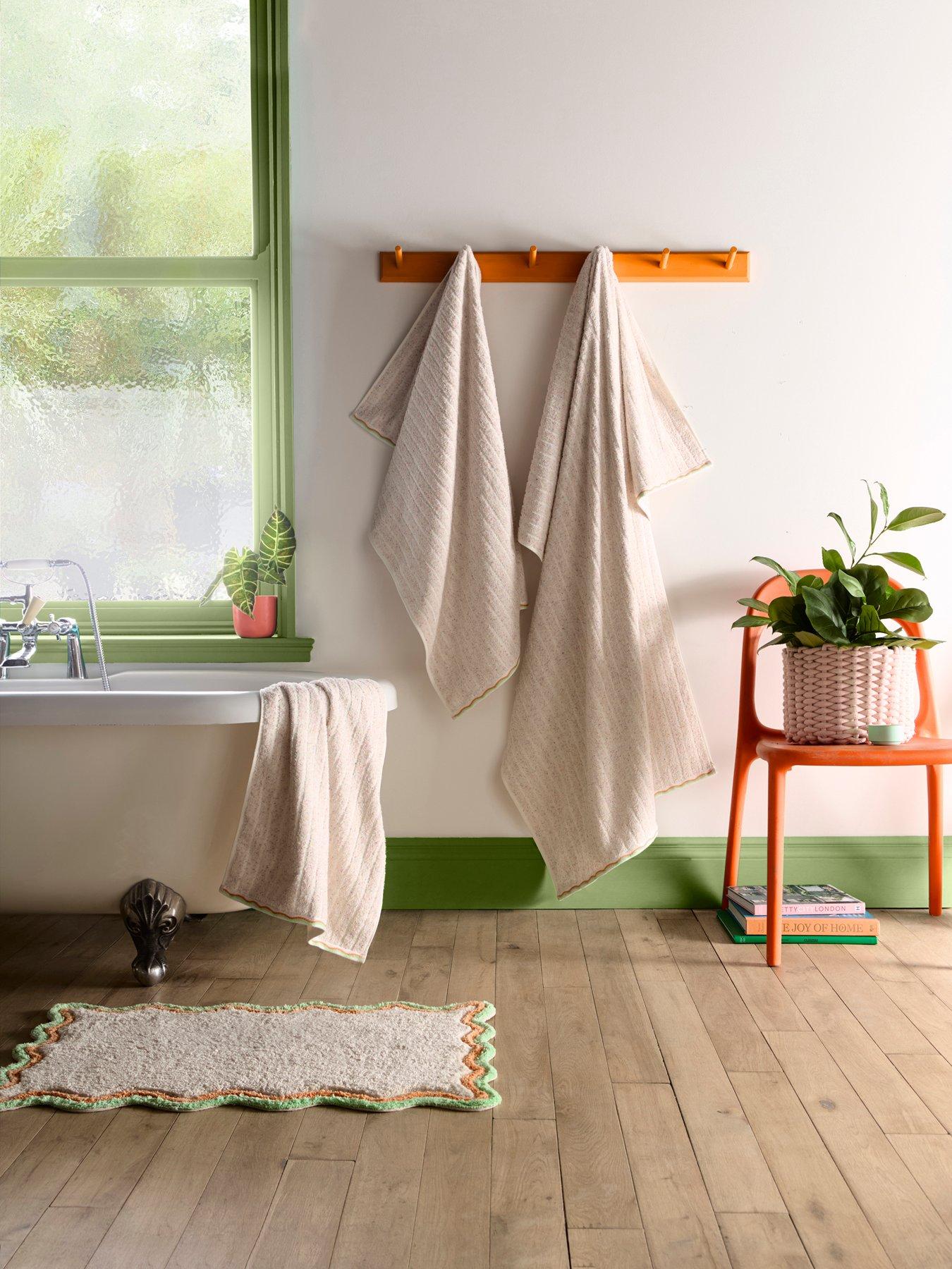 Image 3 of 3 of Fusion Scallop Bath Mat In Multi