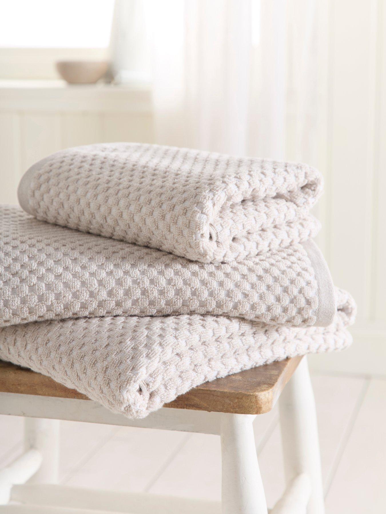 Image 4 of 4 of Dreams & Drapes Popcorn Check Towel Collection Natural