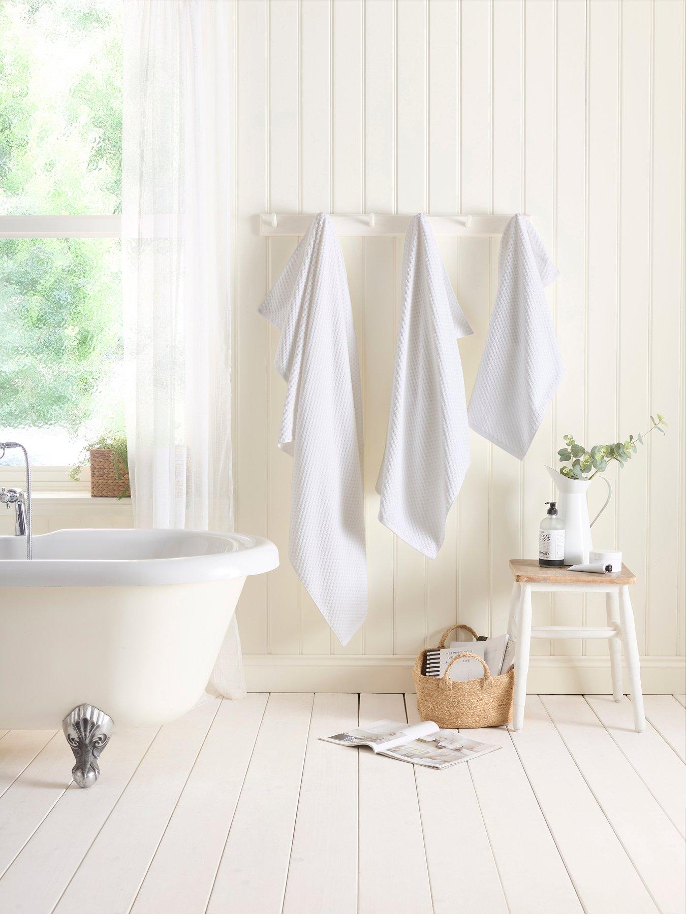 Image 3 of 4 of Dreams & Drapes Popcorn Check Towel Collection White