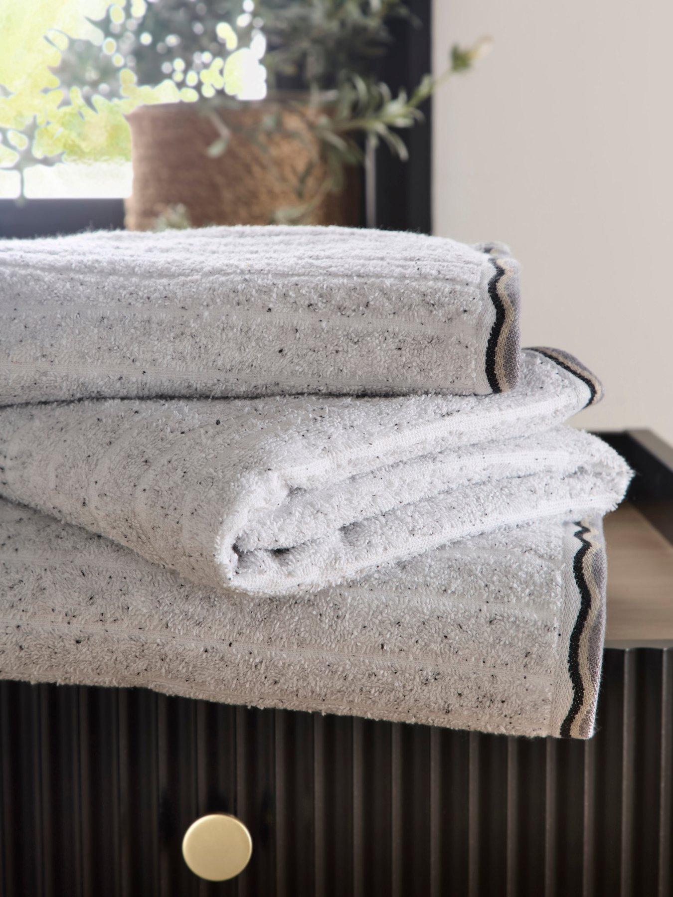Image 4 of 4 of Fusion Speckle Rib Towel Collection White