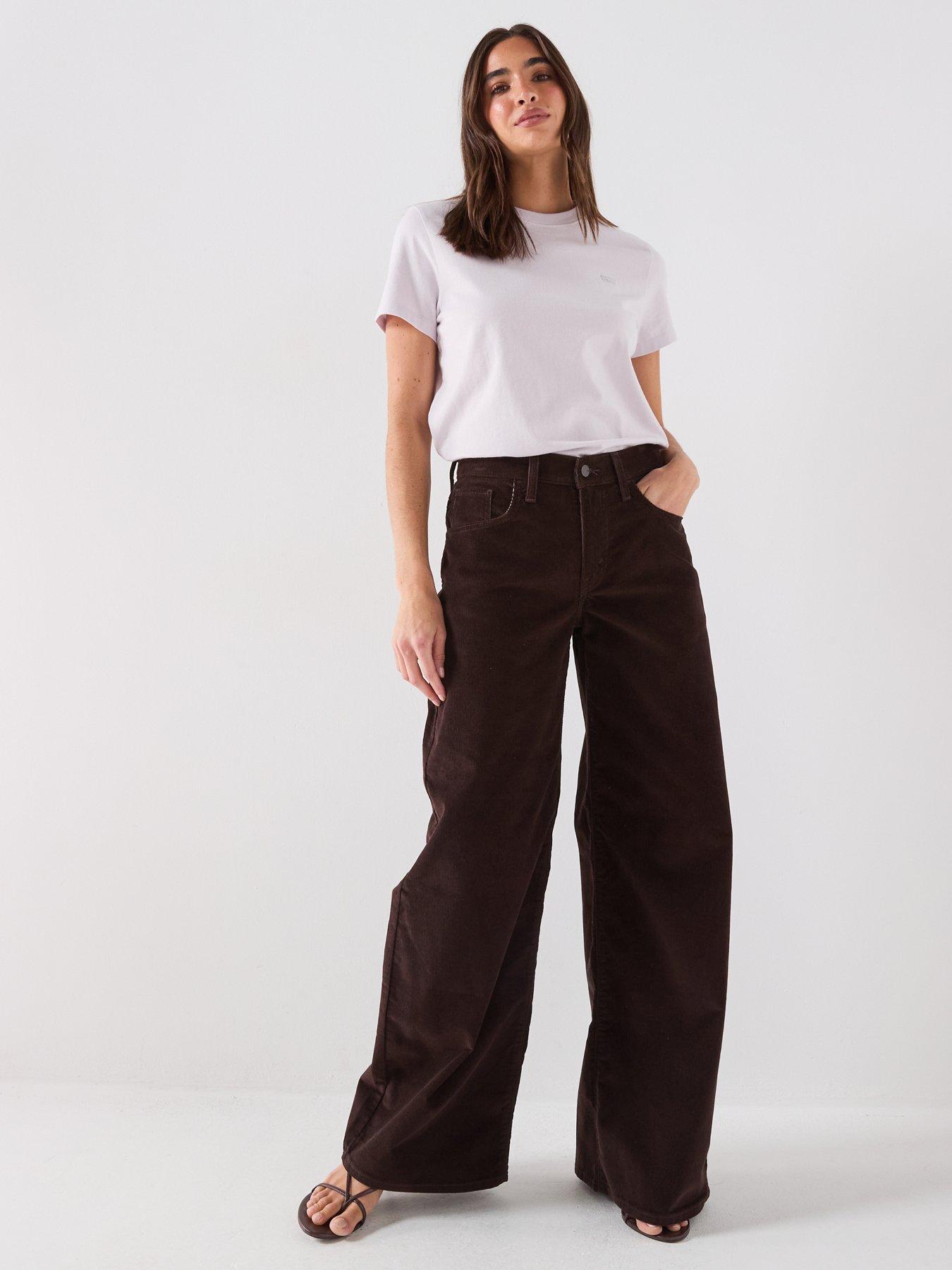Image 3 of 5 of Levi's Favourite Cotton Tee - White