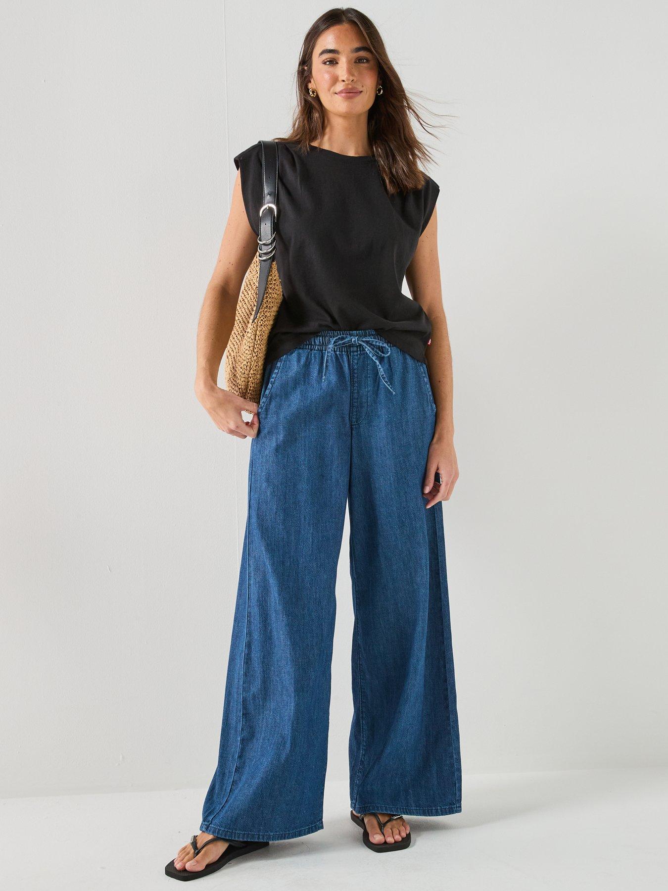 Image 6 of 6 of Levi's Pleated Muscle Tank Vest - Anthracite