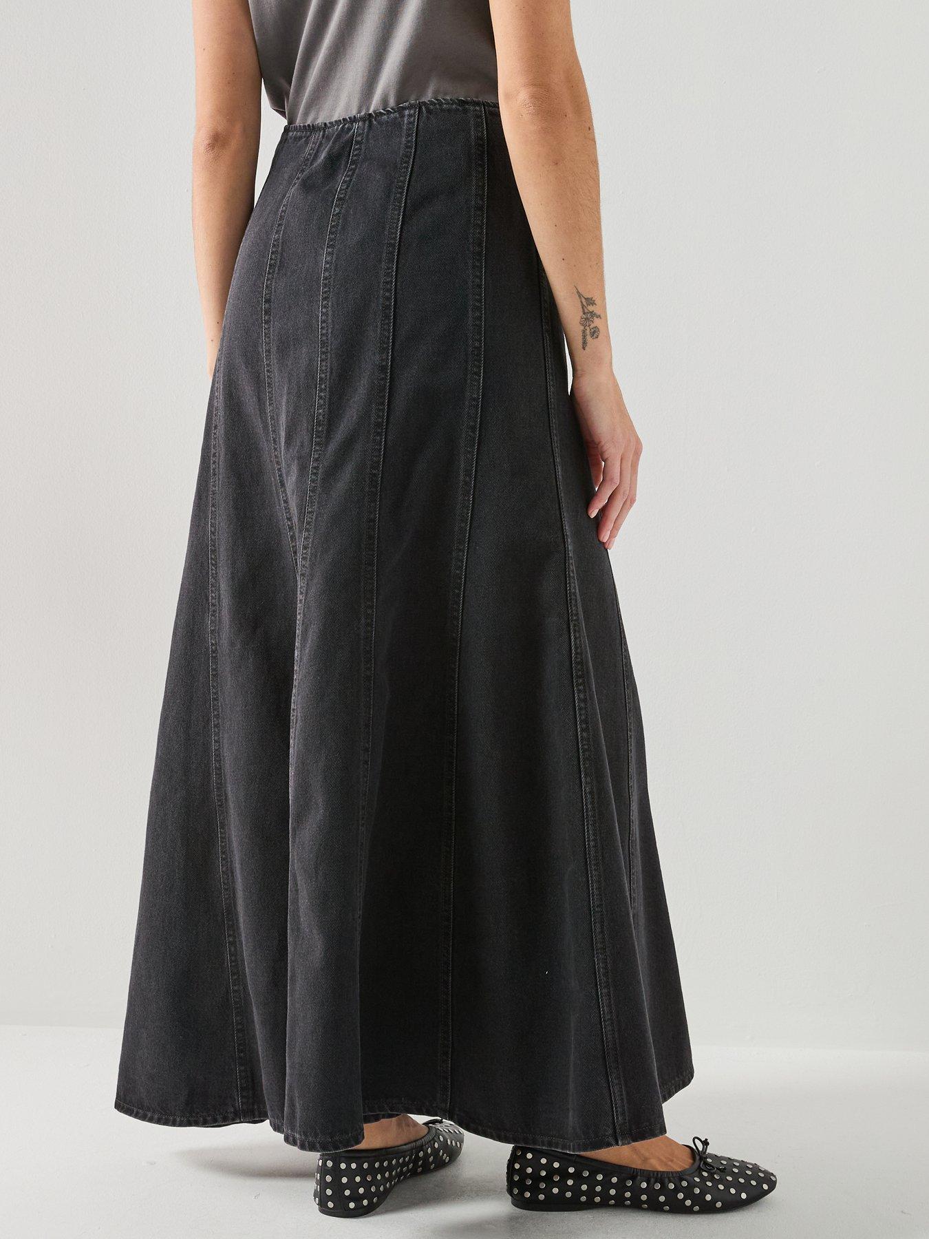 Image 2 of 4 of Levi's Seamed Flare Skirt - Black