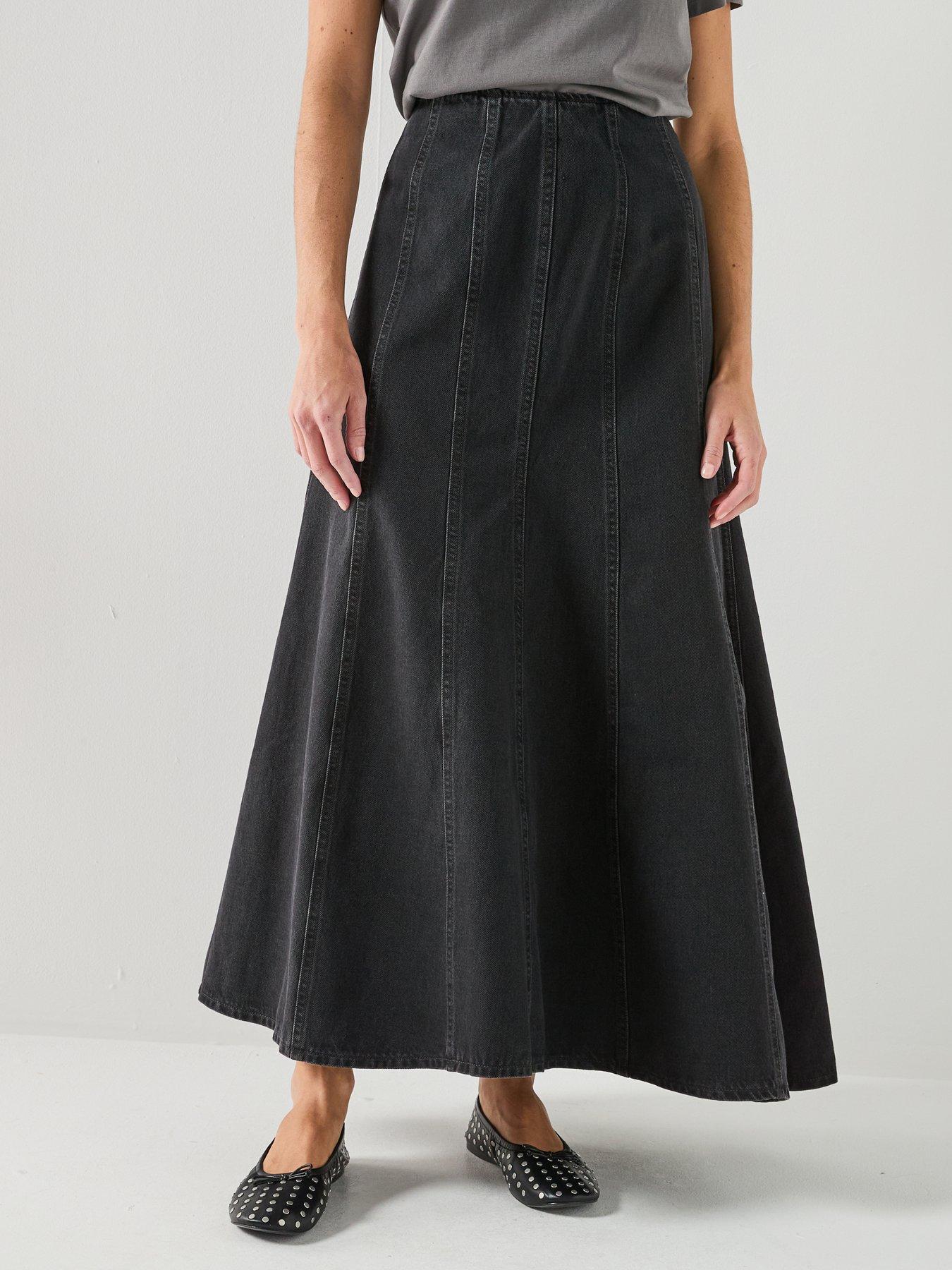Image 4 of 4 of Levi's Seamed Flare Skirt - Black