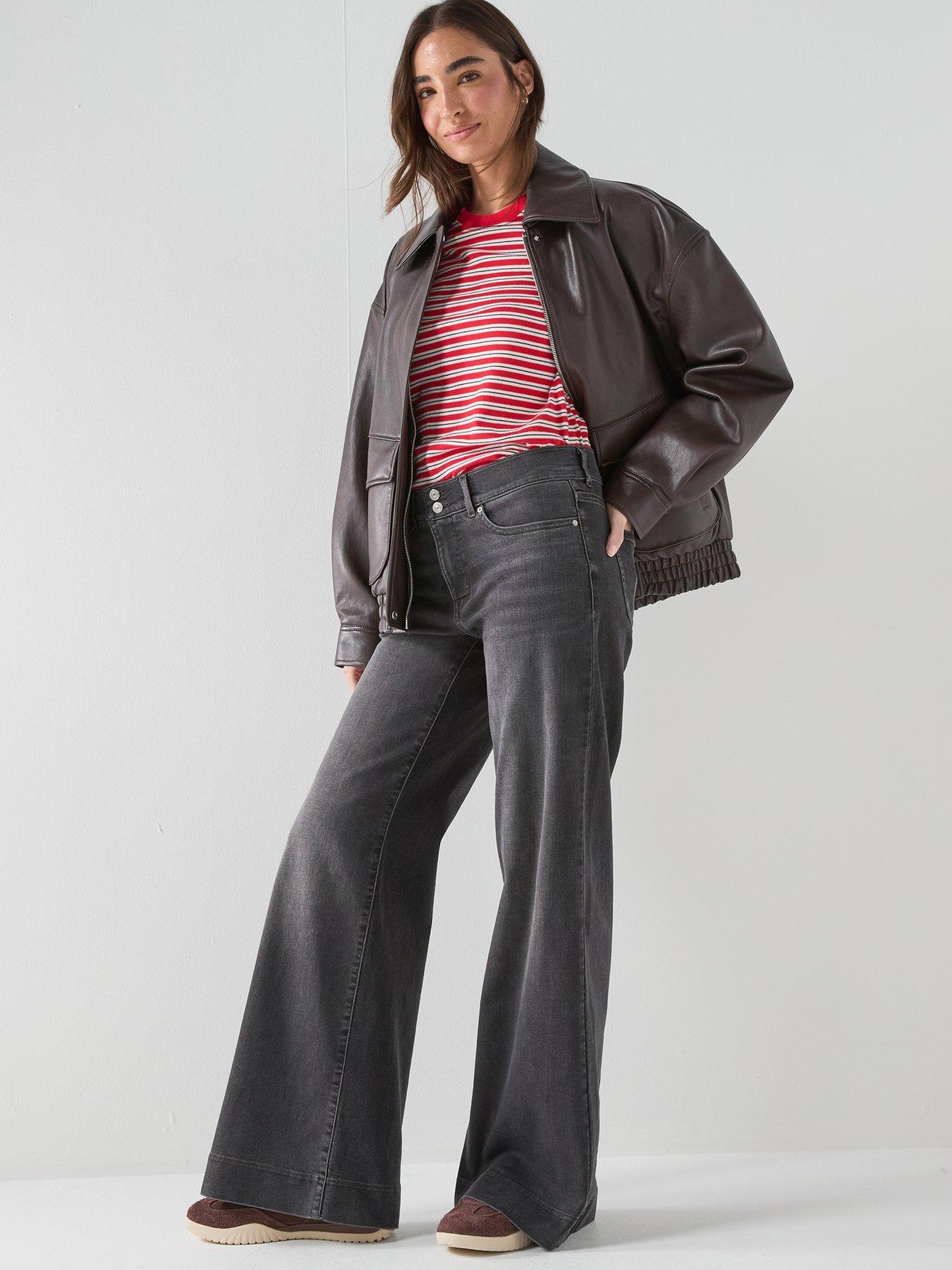 Image 5 of 6 of Levi's 318 Tailored Wide Leg