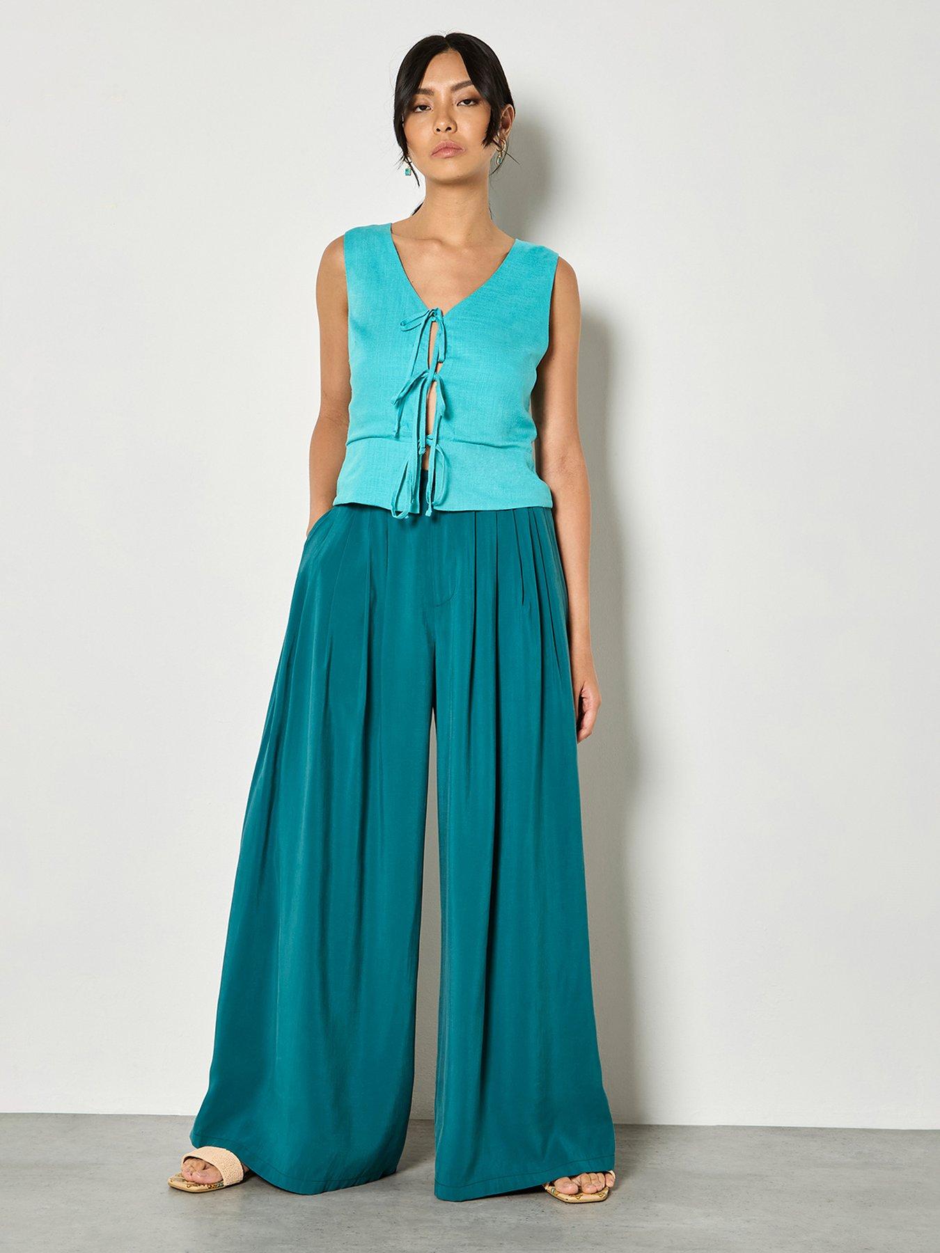 Image 3 of 4 of Apricot Tie Front Linen Blend Sleevleess Top - Blue