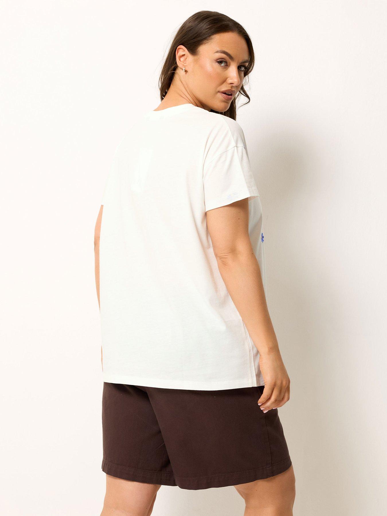 Image 2 of 4 of Yours Curve Embroidered Daisy Print T-Shirt - Cream