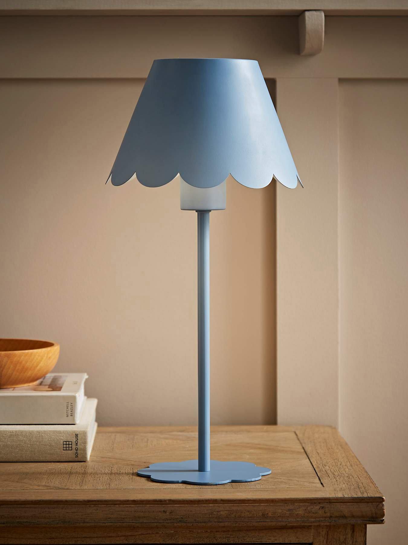 ValueLights Hattie Pink Scallop Rechargeable Table Lamp