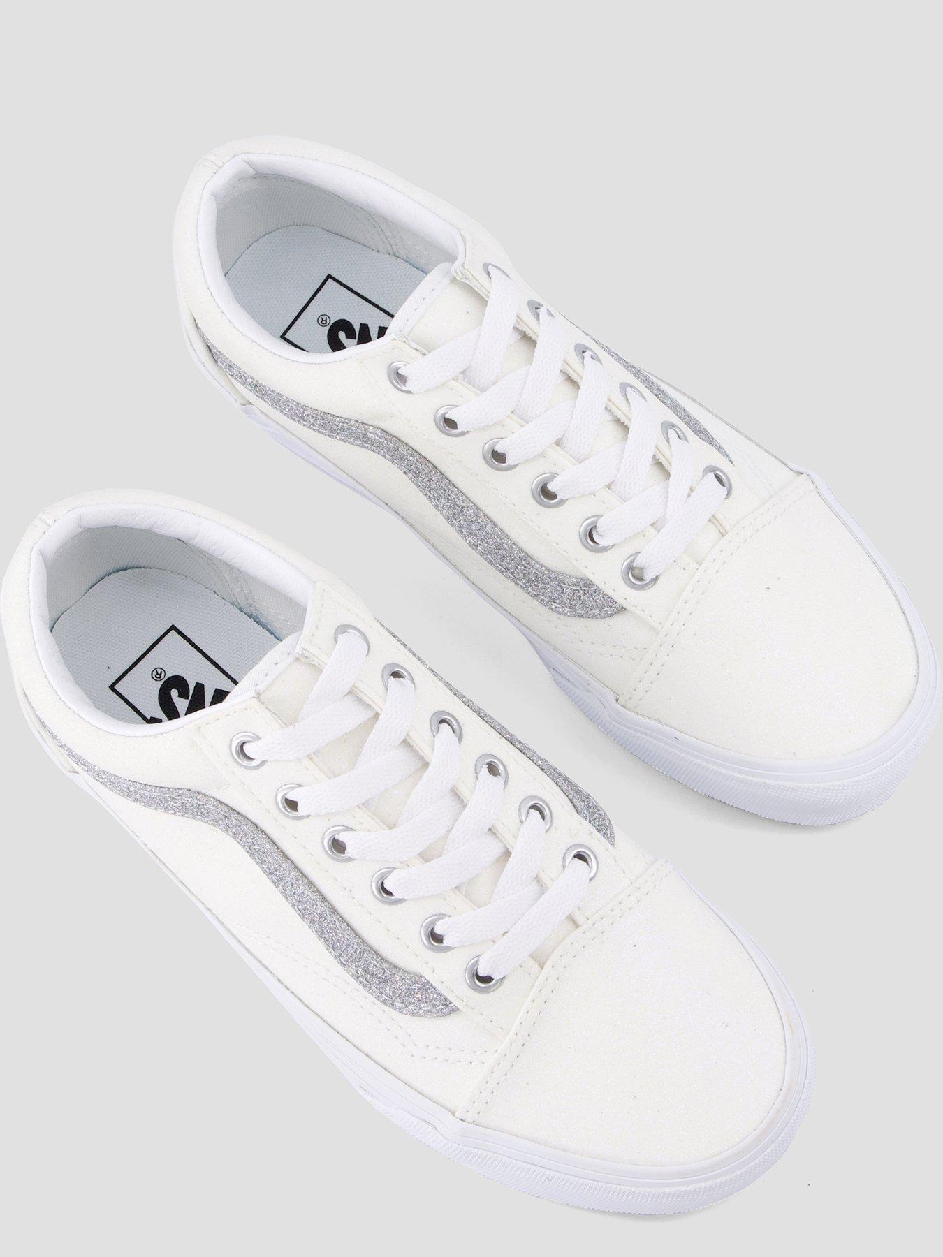 Image 3 of 7 of Vans Junior Old Skool Trainer - White